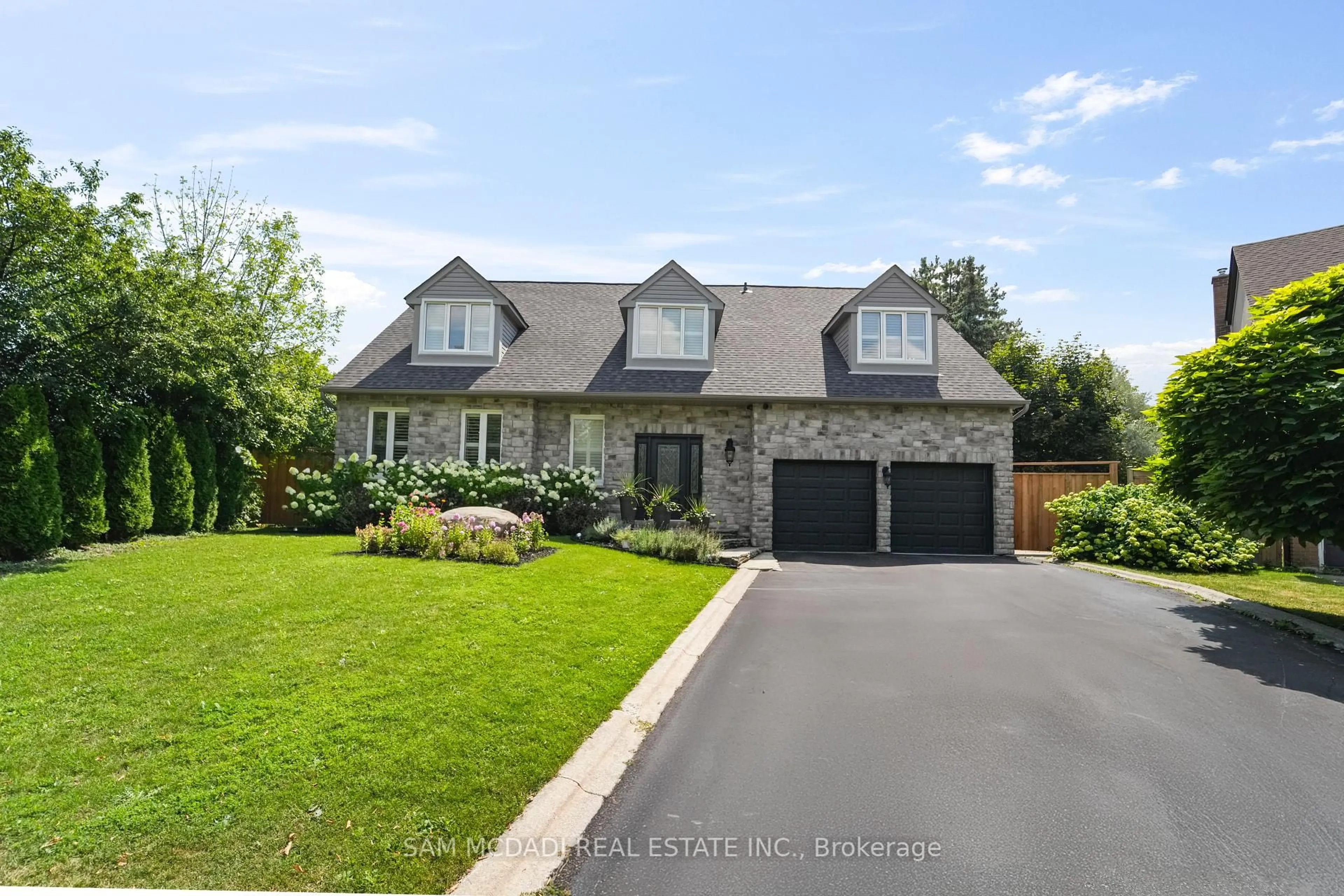Home with brick exterior material, street for 2592 Barrisdale Crt, Mississauga Ontario L5N 2H2