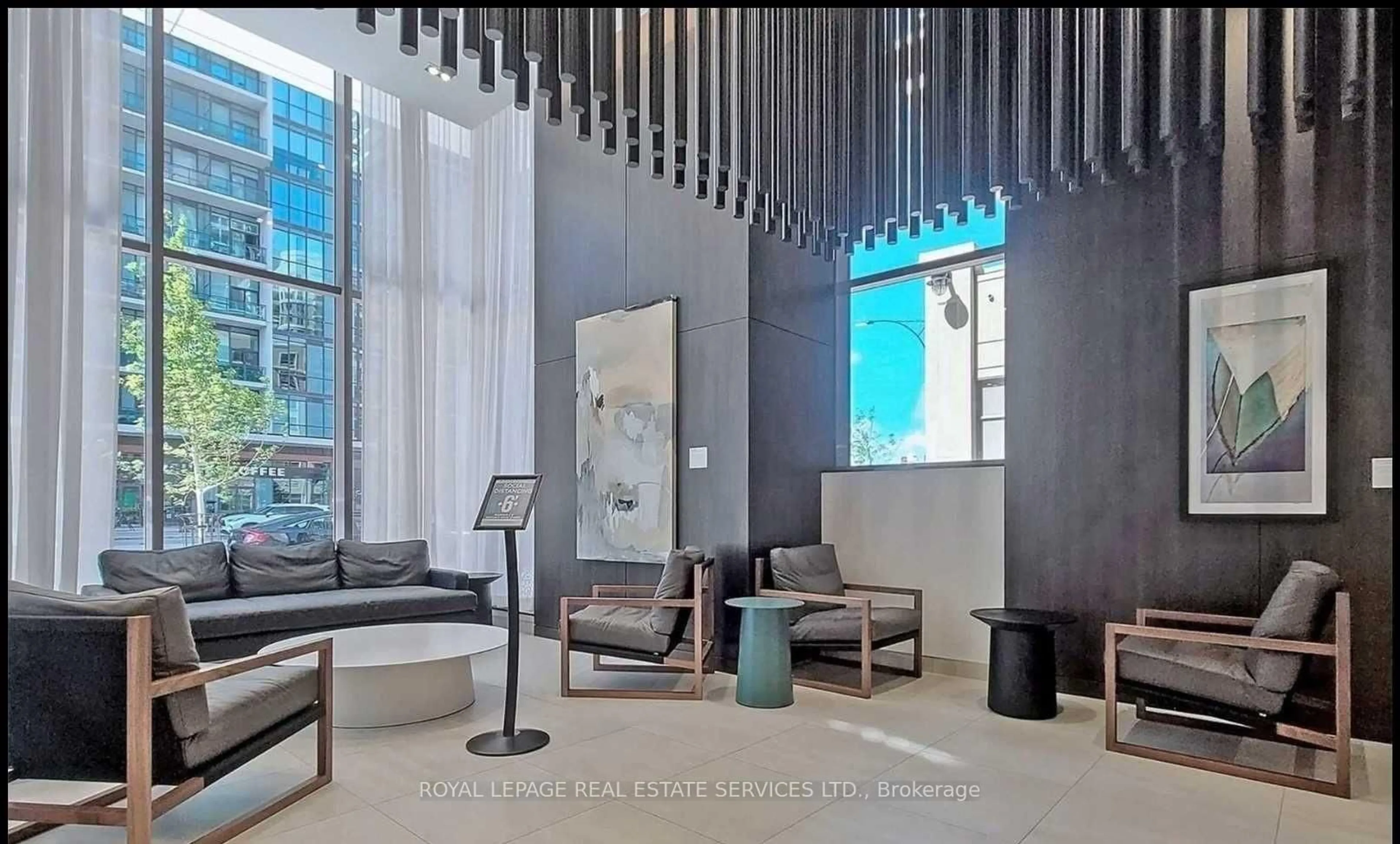 Lobby for 4065 Confederation Pkwy #1612, Mississauga Ontario L5B 0L4