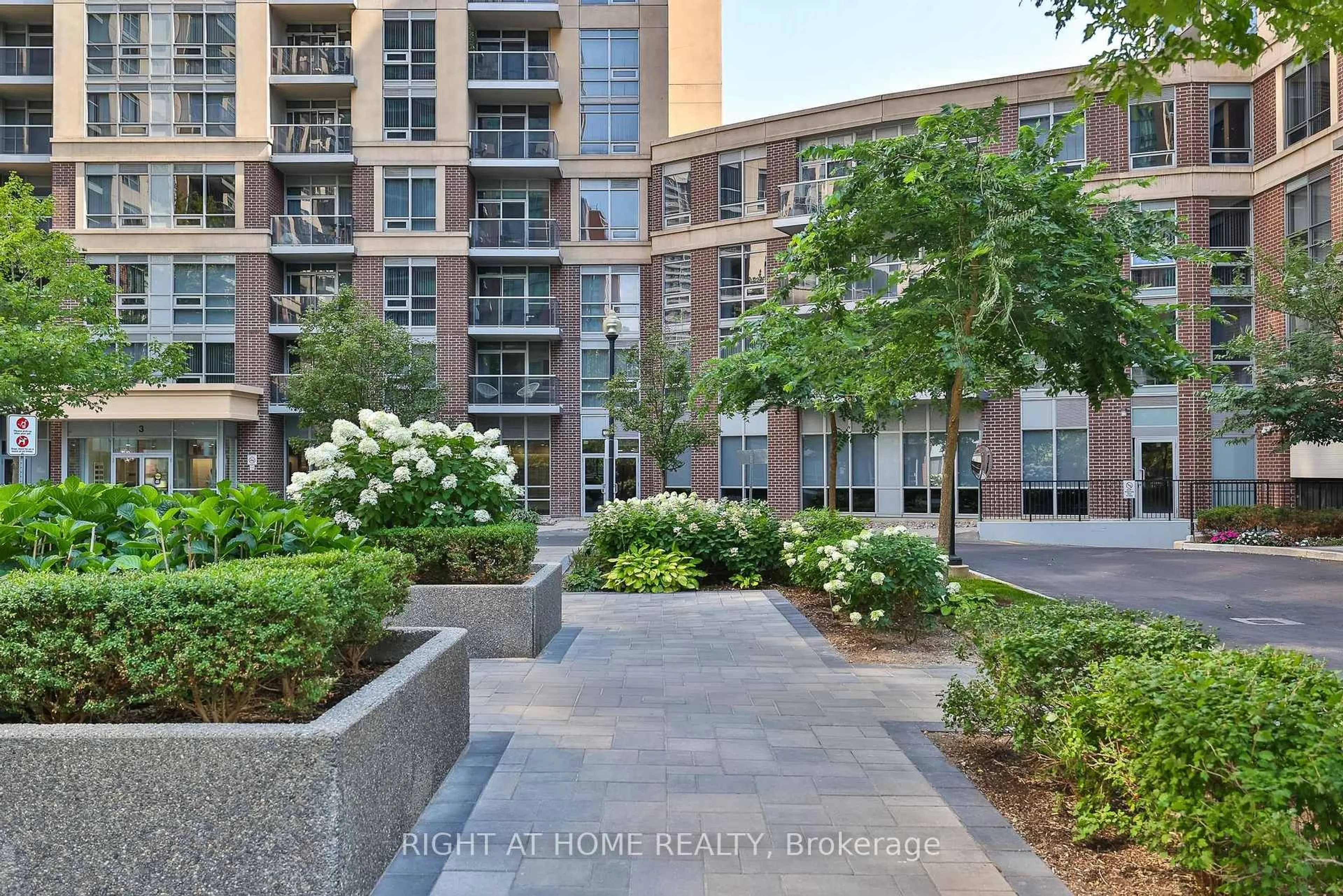 Patio, street for 3 Michael Power Pl #2402, Toronto Ontario M9A 0A2
