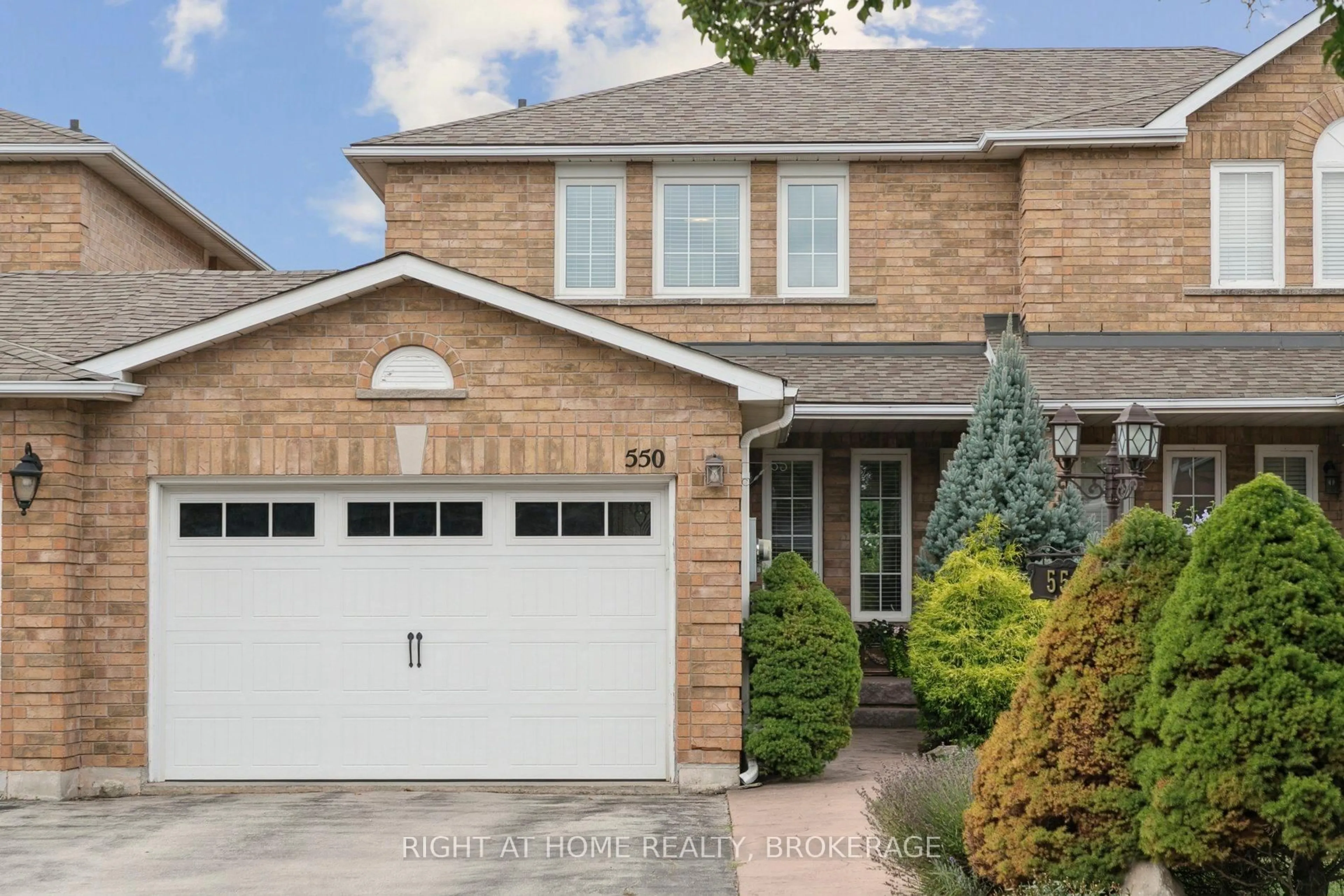 Home with brick exterior material, street for 550 Eliza Cres, Burlington Ontario L7L 6E2
