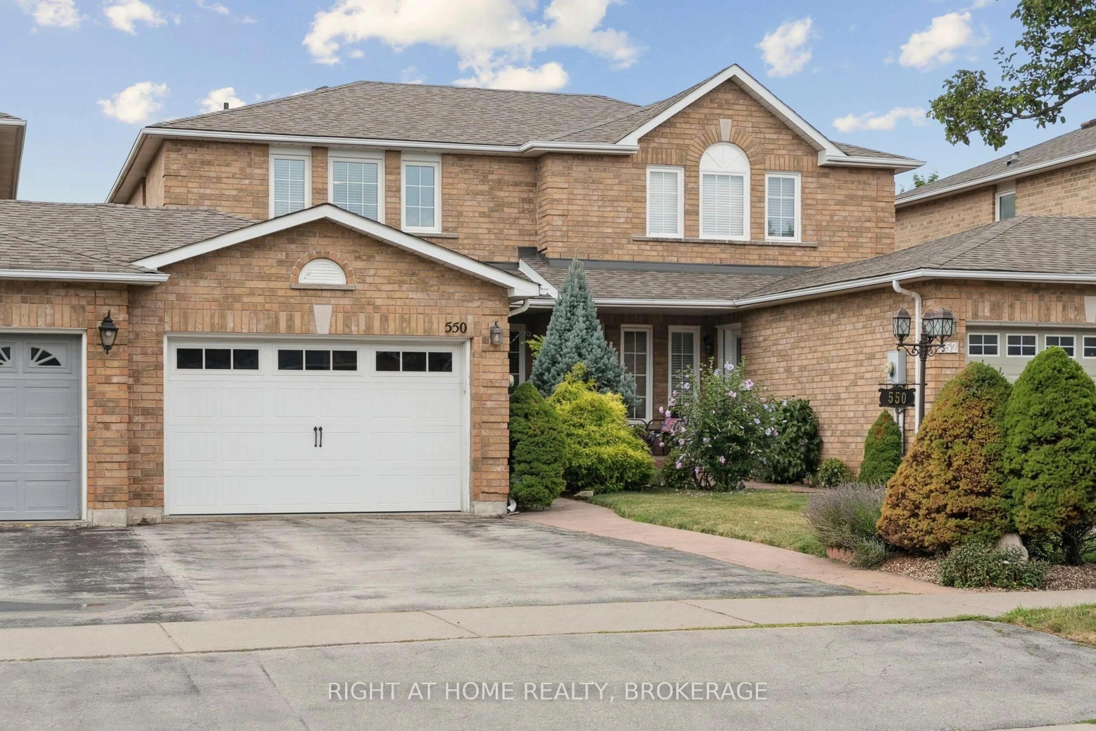 Home with brick exterior material, street for 550 Eliza Cres, Burlington Ontario L7L 6E2