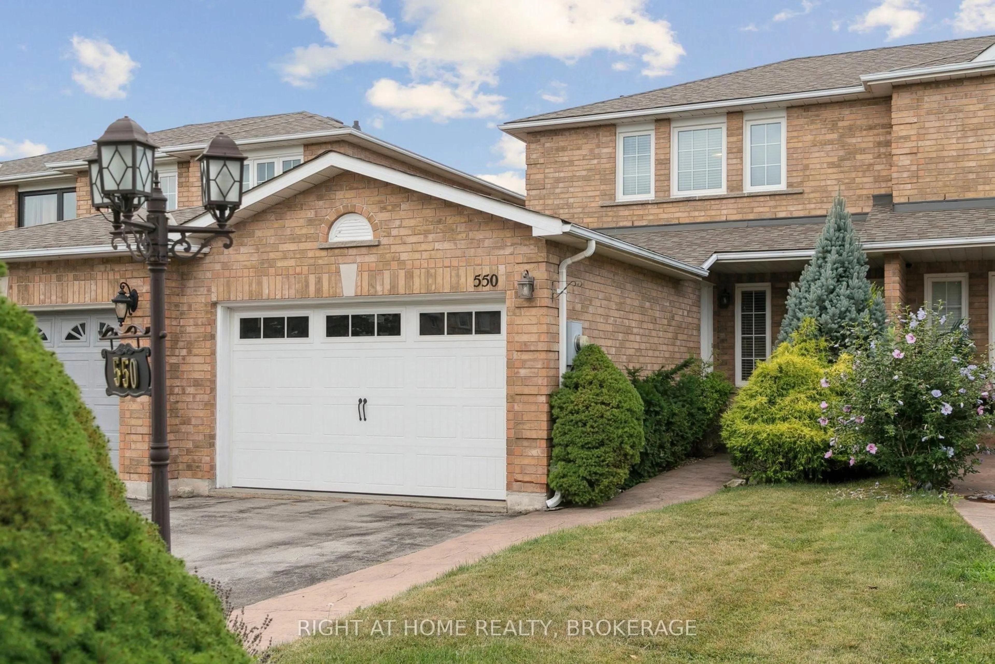 Home with brick exterior material, street for 550 Eliza Cres, Burlington Ontario L7L 6E2