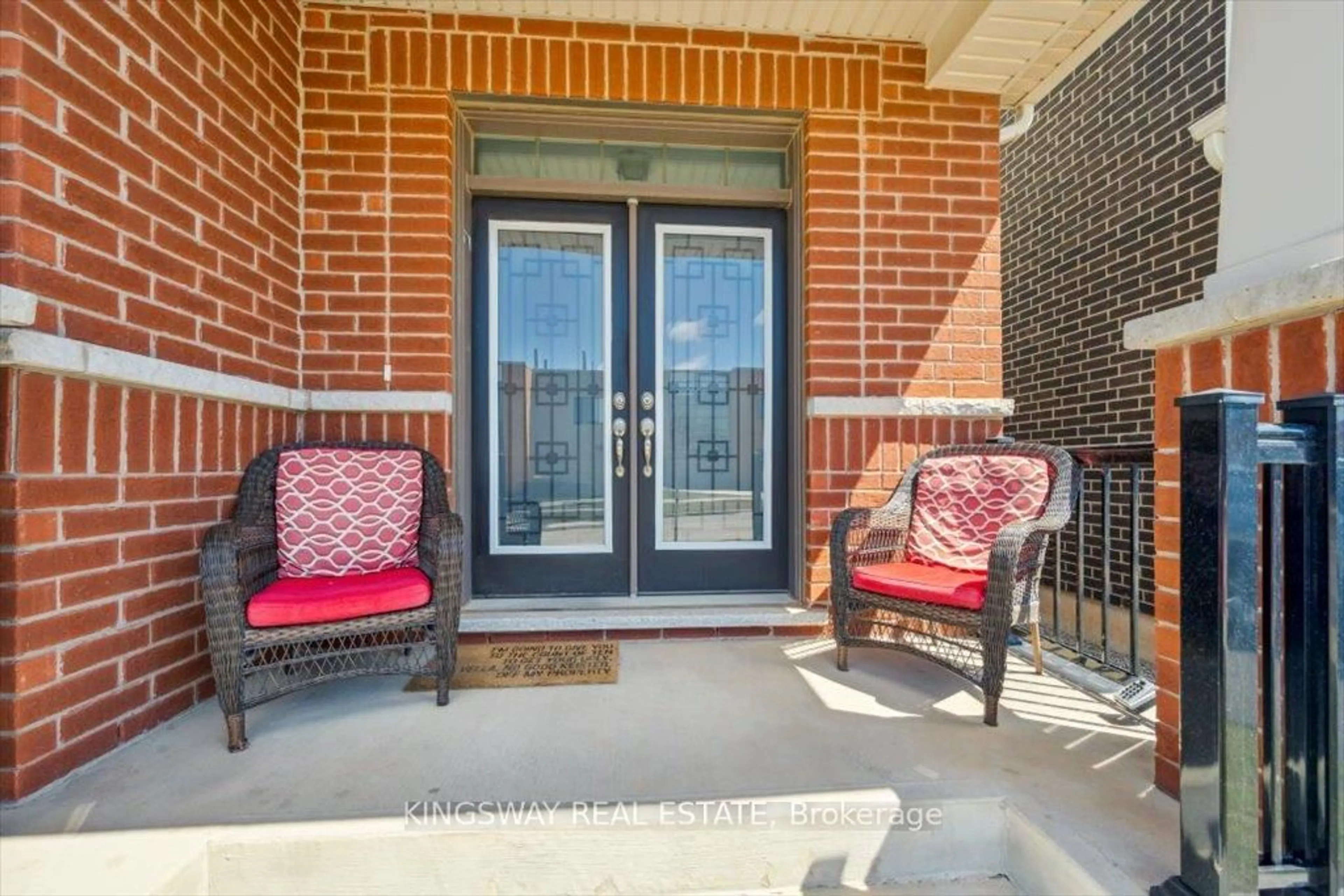 Indoor entryway for 688 Kennedy Circ, Milton Ontario L9E 1R5