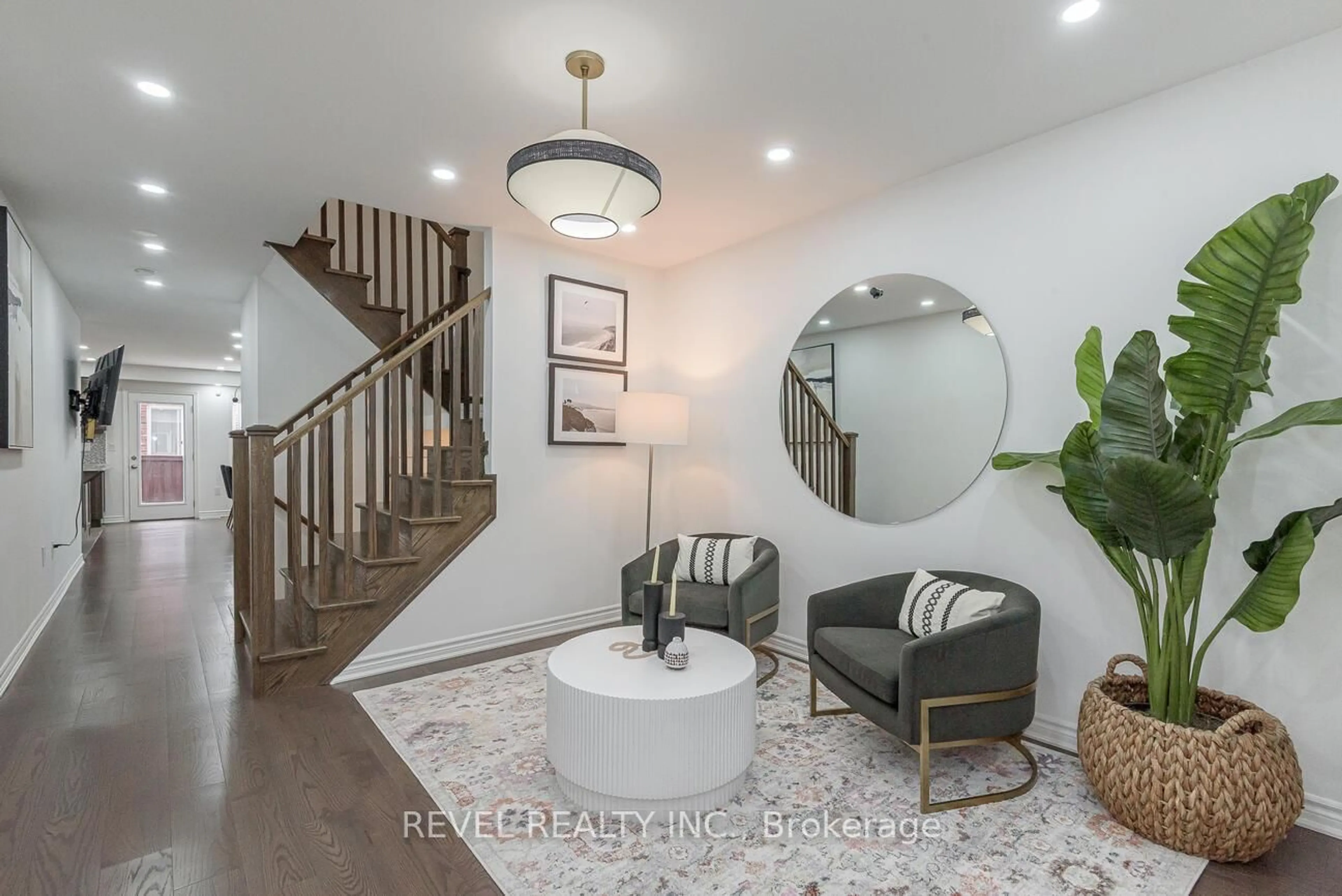 Indoor entryway for 9 Lothbury Dr, Brampton Ontario L7A 4G7