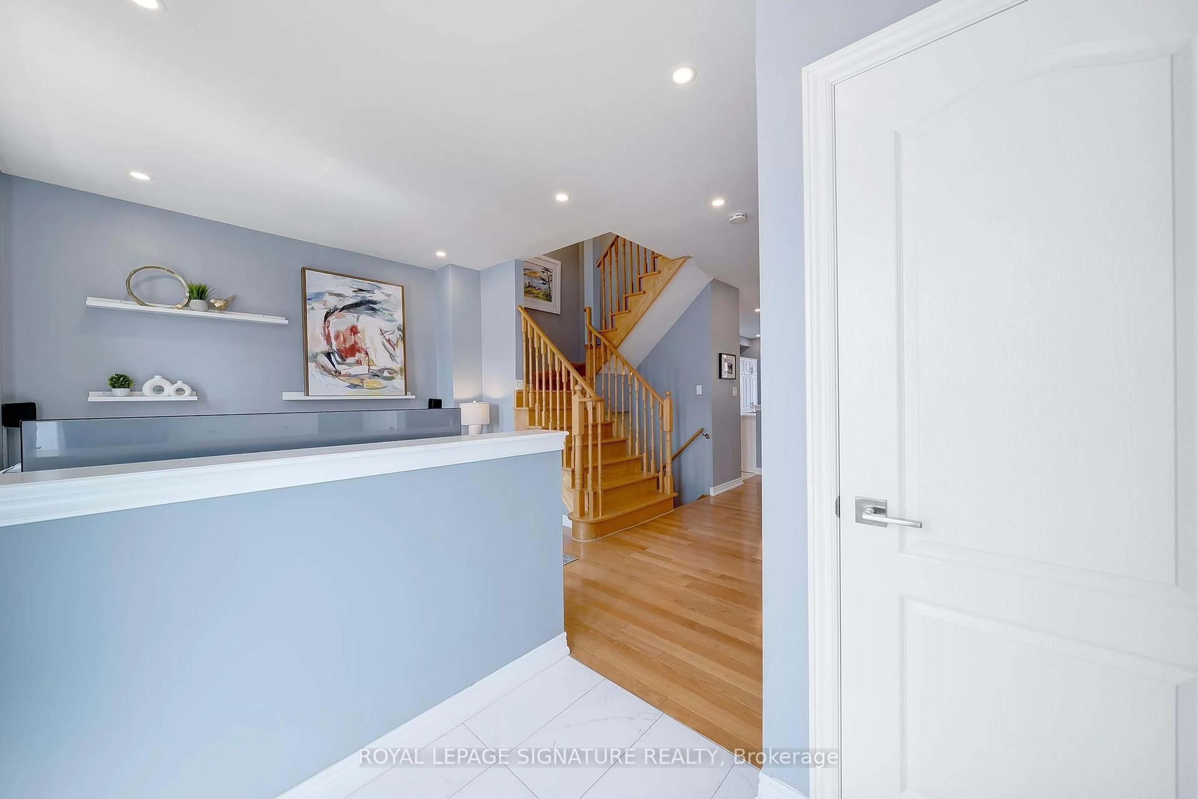 Indoor entryway for 25 Charlie Jordan Rd, Toronto Ontario M9M 0B7