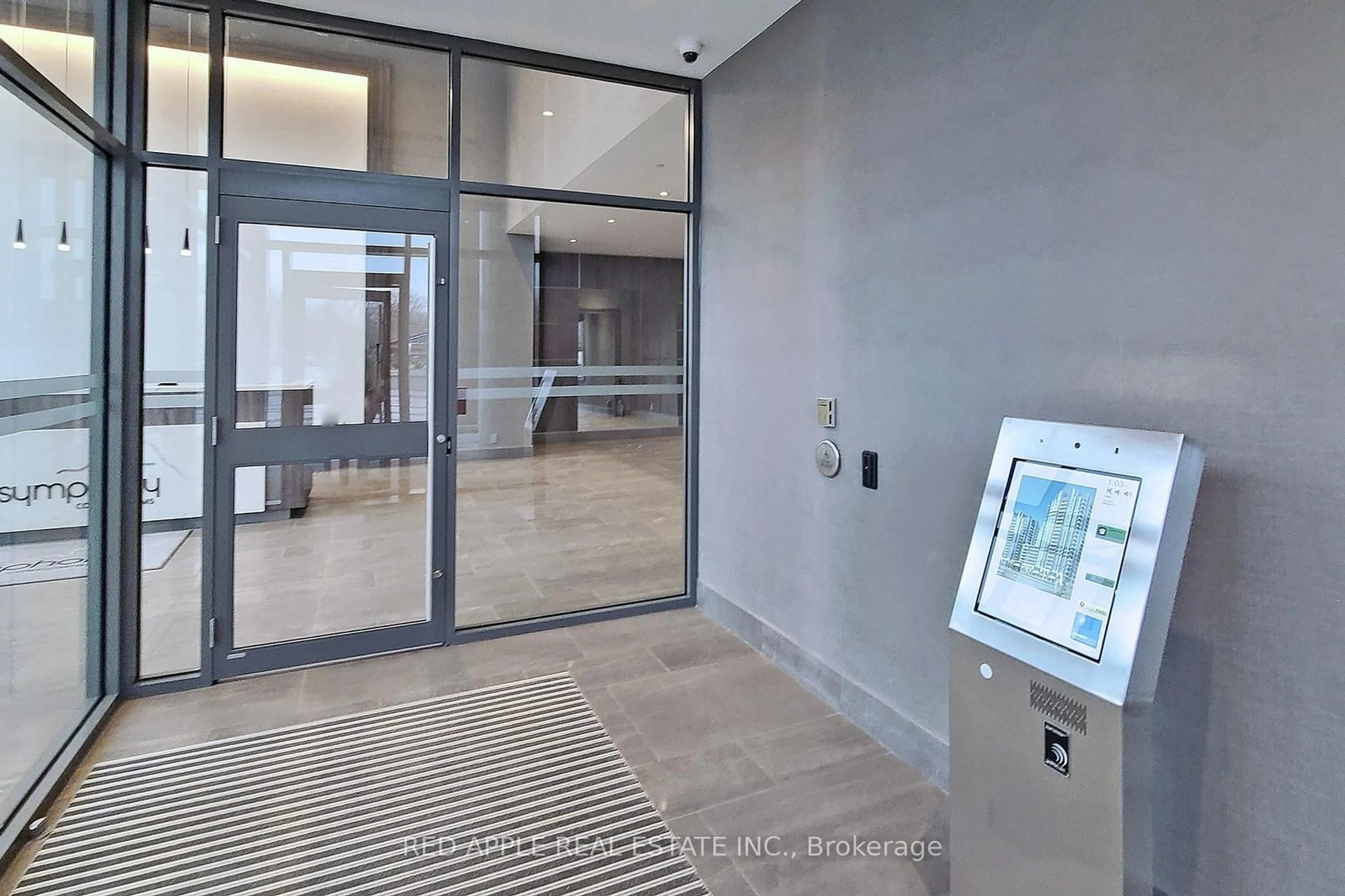 Indoor foyer for 15 Lynch St #2203, Brampton Ontario L6W 2Z8