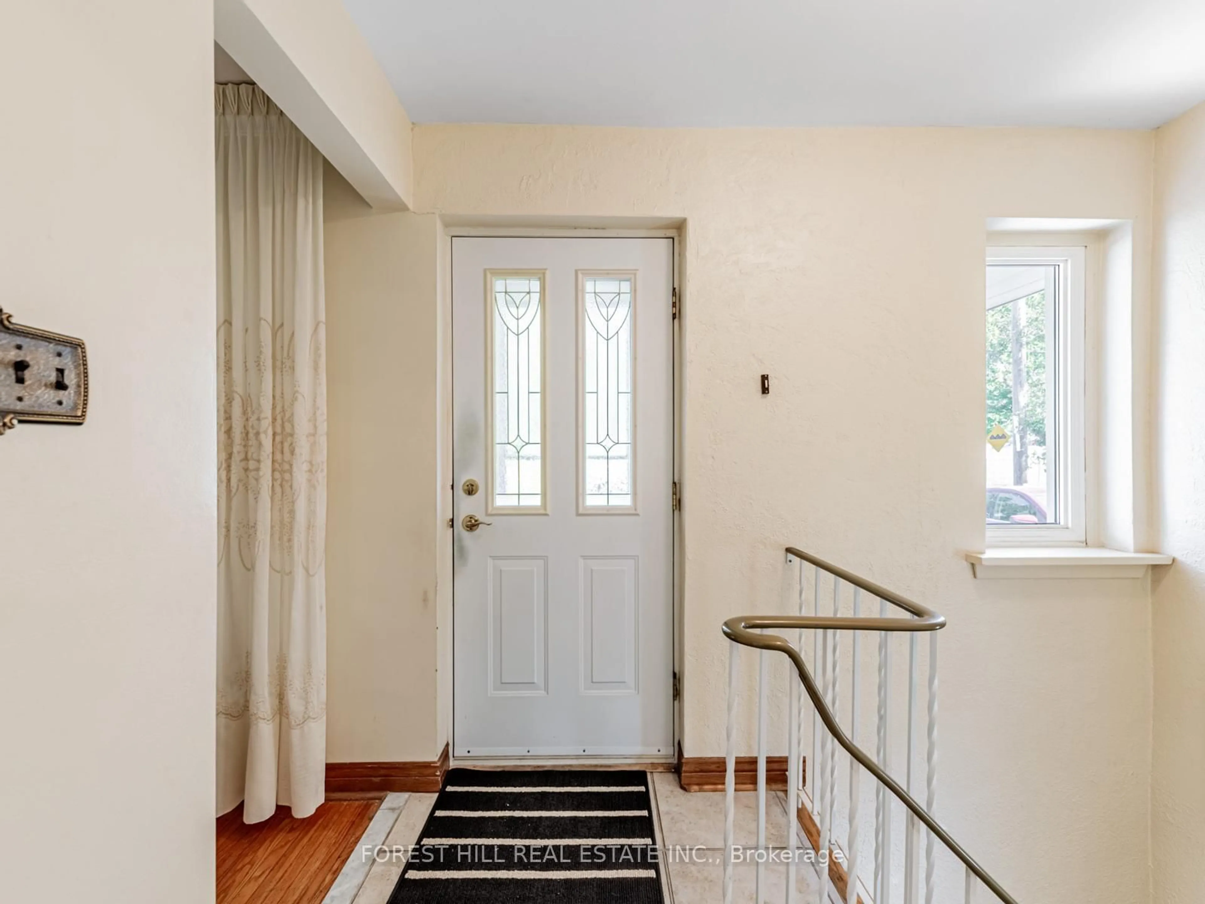 Indoor entryway for 37 George Anderson Dr, Toronto Ontario M6M 2Y7