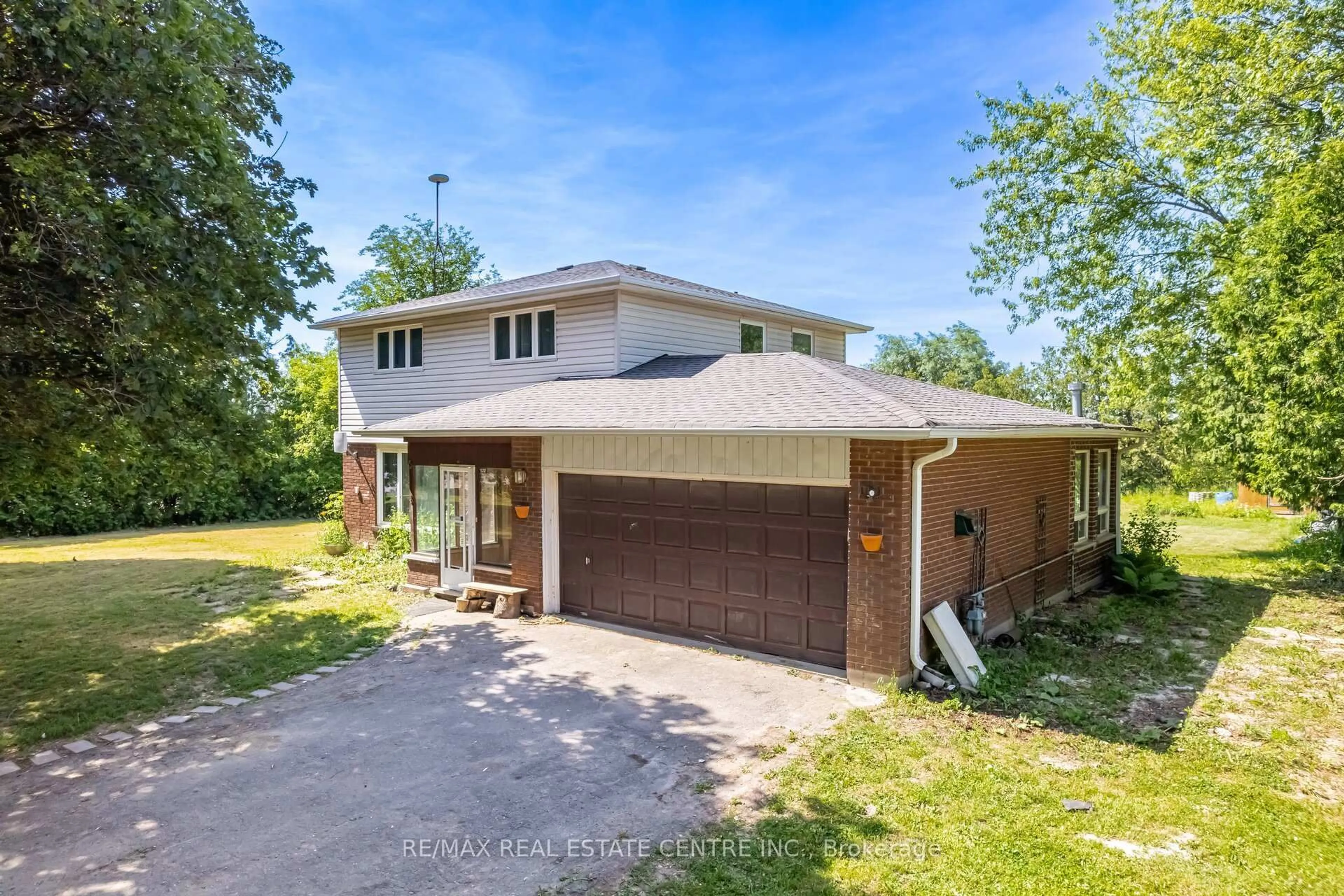 A pic from outside/outdoor area/front of a property/back of a property/a pic from drone, water/lake/river/ocean view for 12386 Creditview Rd, Caledon Ontario L7C 1X9