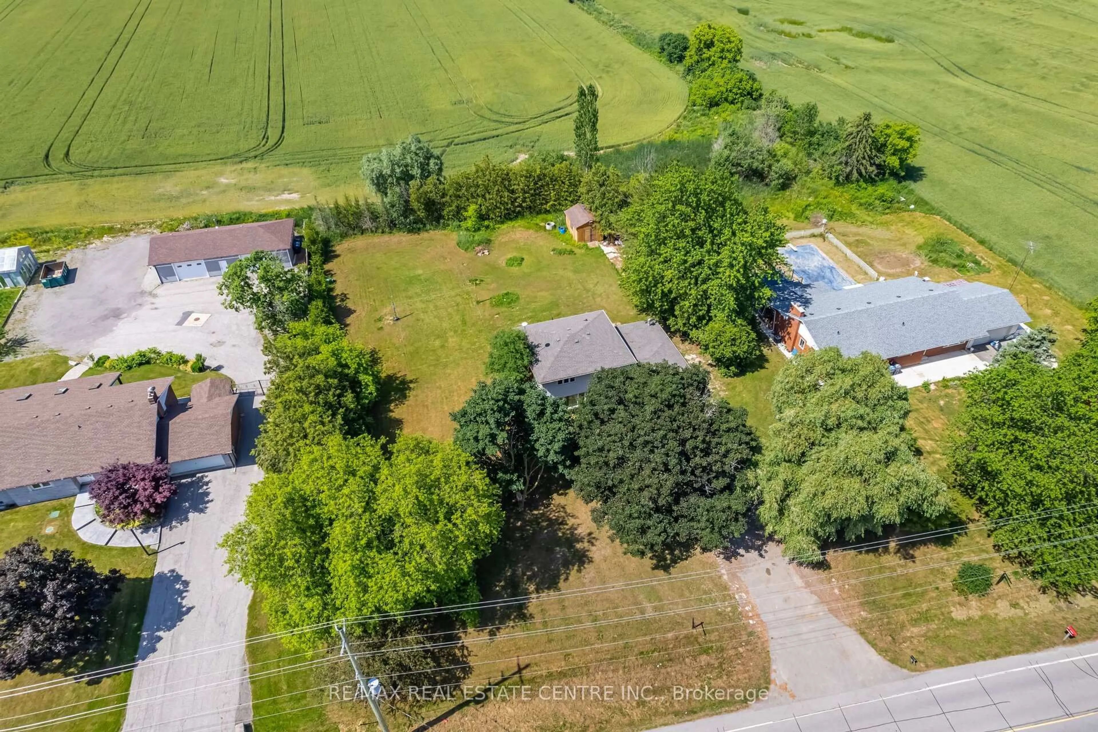 A pic from outside/outdoor area/front of a property/back of a property/a pic from drone, street for 12386 Creditview Rd, Caledon Ontario L7C 1X9