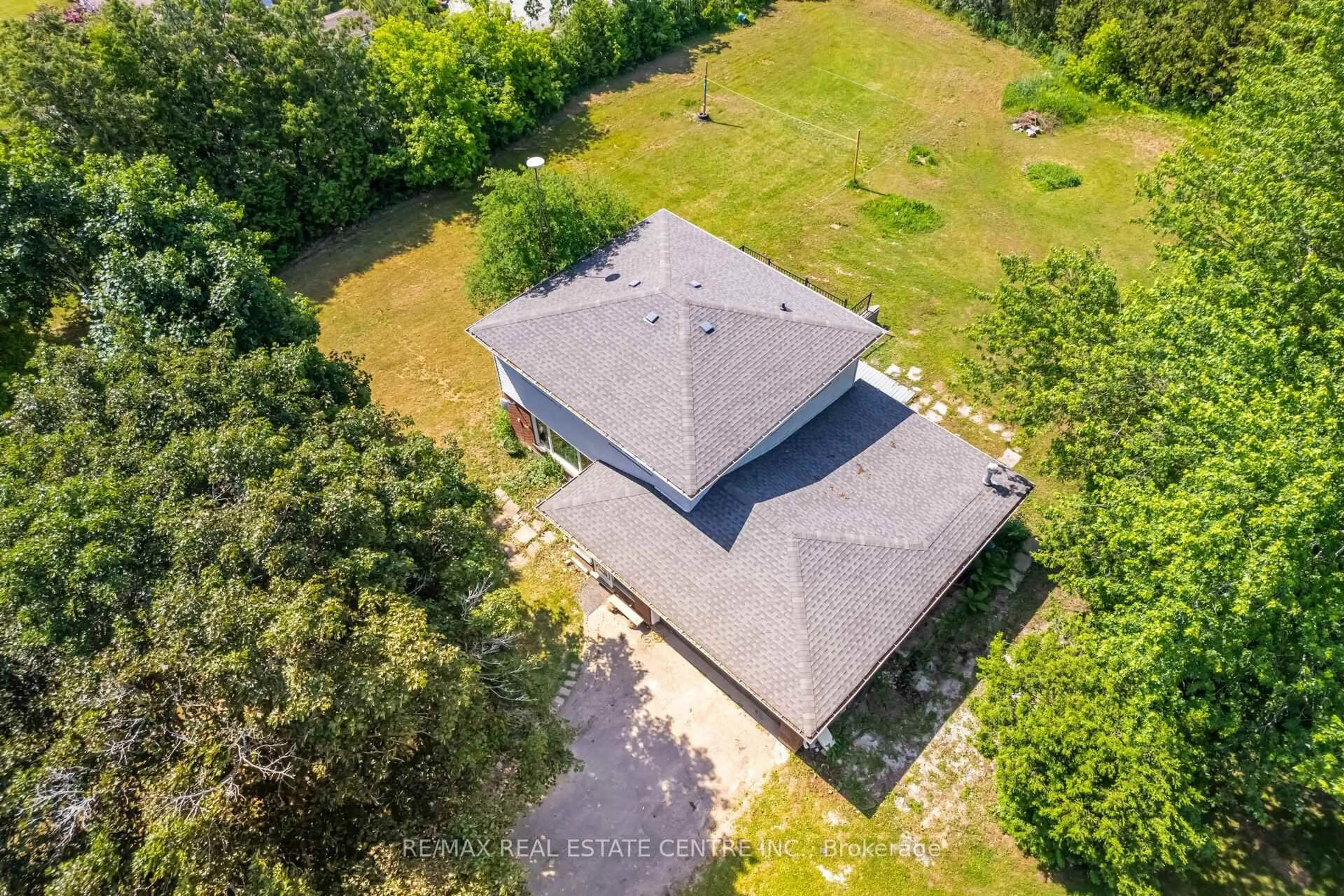 A pic from outside/outdoor area/front of a property/back of a property/a pic from drone, building for 12386 Creditview Rd, Caledon Ontario L7C 1X9