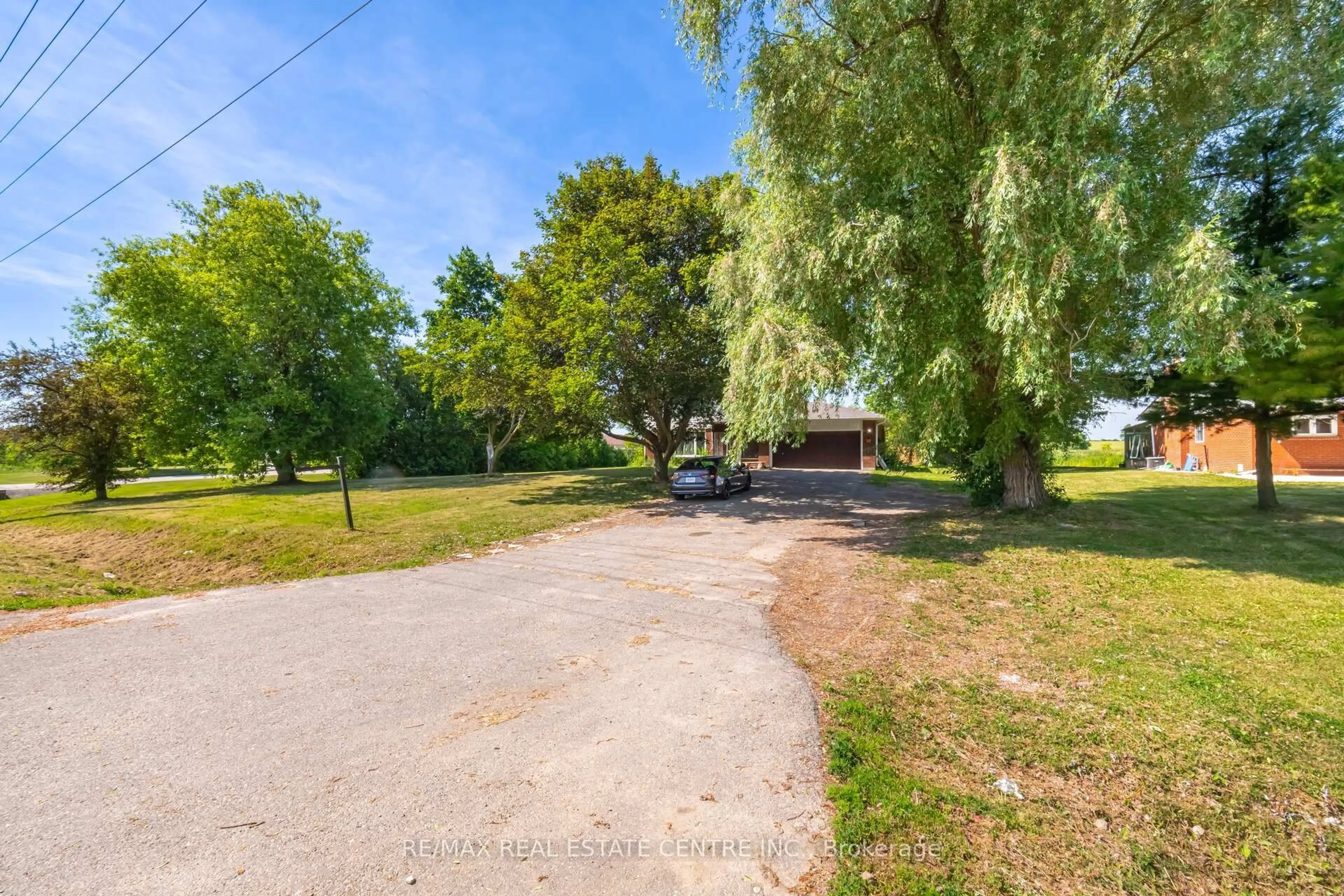 A pic from outside/outdoor area/front of a property/back of a property/a pic from drone, street for 12386 Creditview Rd, Caledon Ontario L7C 1X9