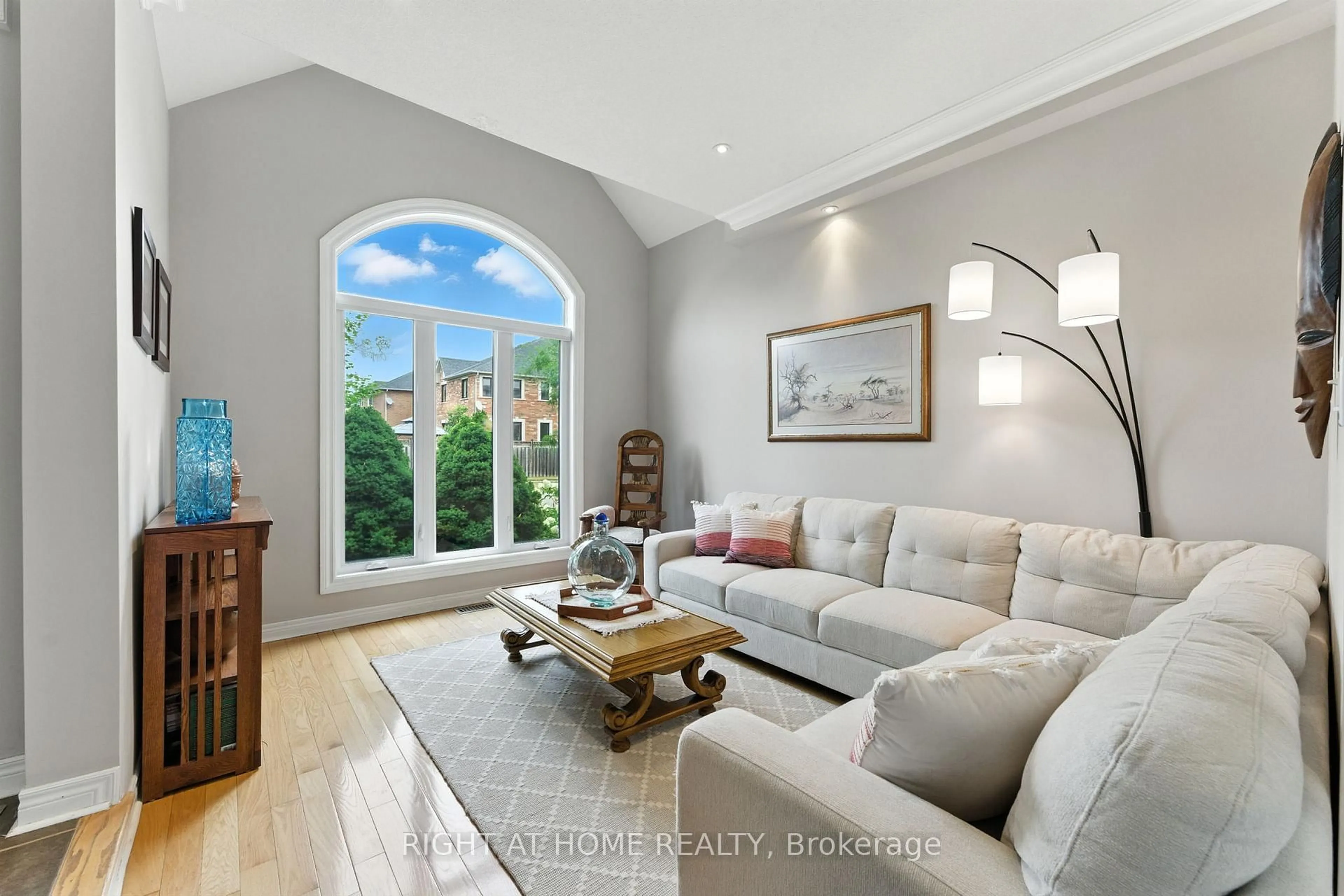 Living room with furniture, unknown for 2465 Whistling Springs Cres, Oakville Ontario L6M 5G4