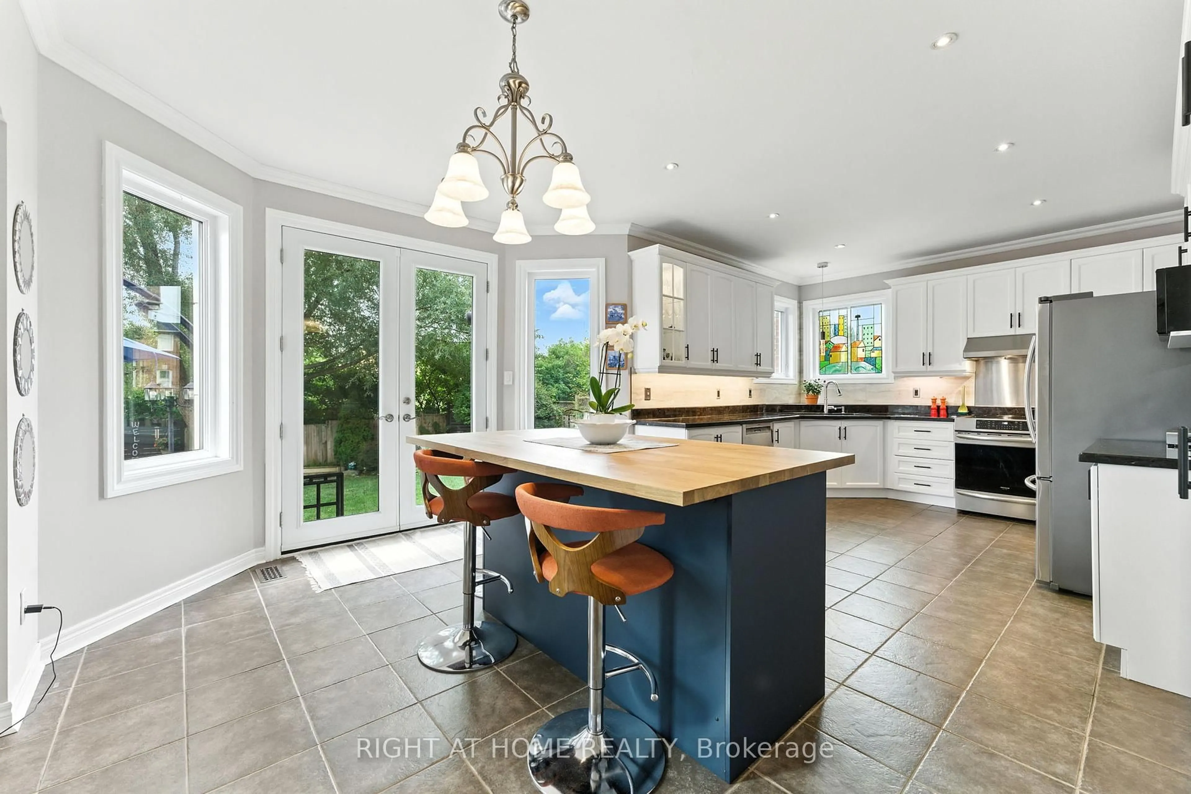 Contemporary kitchen, ceramic/tile floor for 2465 Whistling Springs Cres, Oakville Ontario L6M 5G4