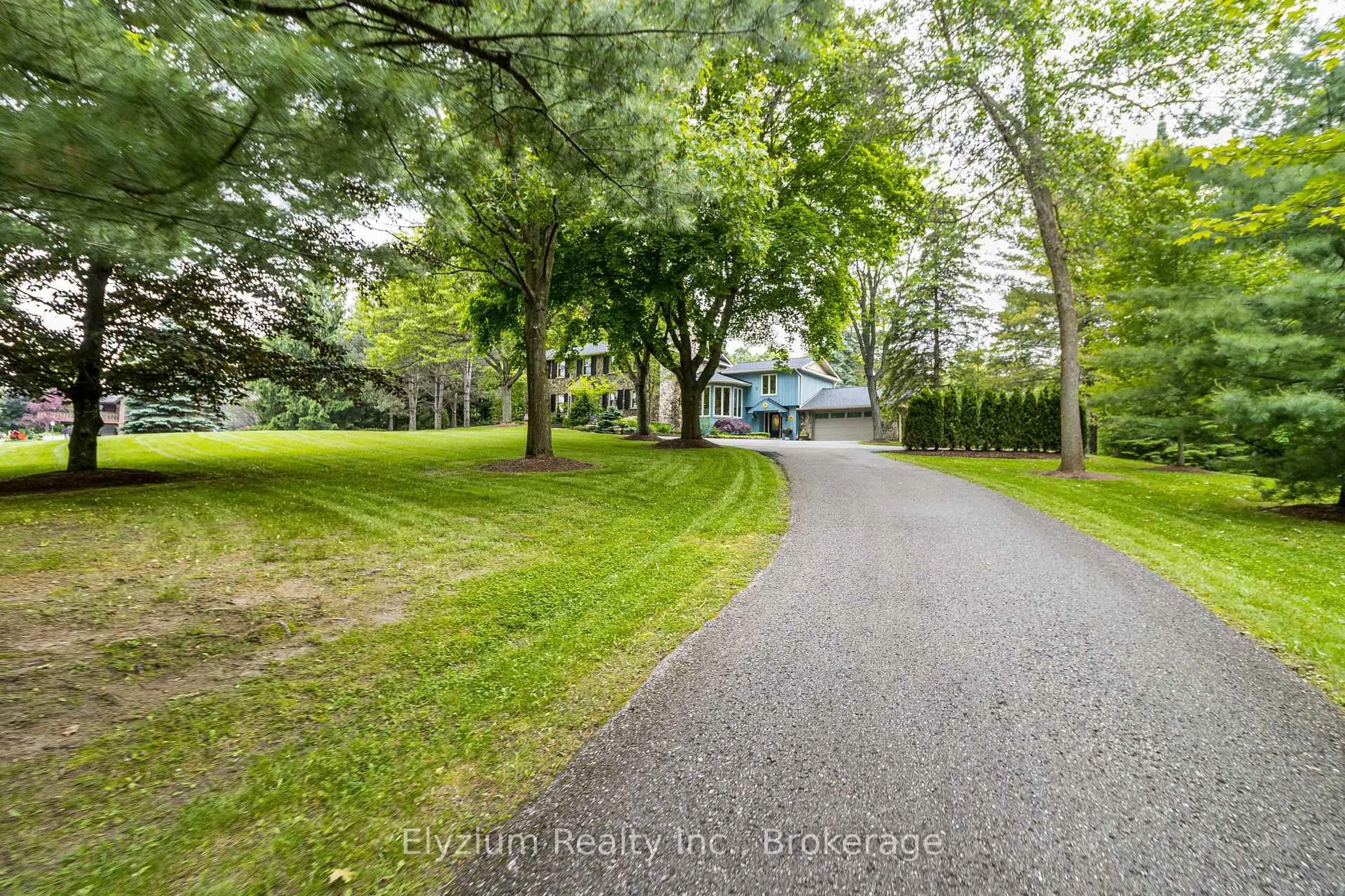 A pic from outside/outdoor area/front of a property/back of a property/a pic from drone, street for 27 Cedar Dr, Caledon Ontario L7K 1H5