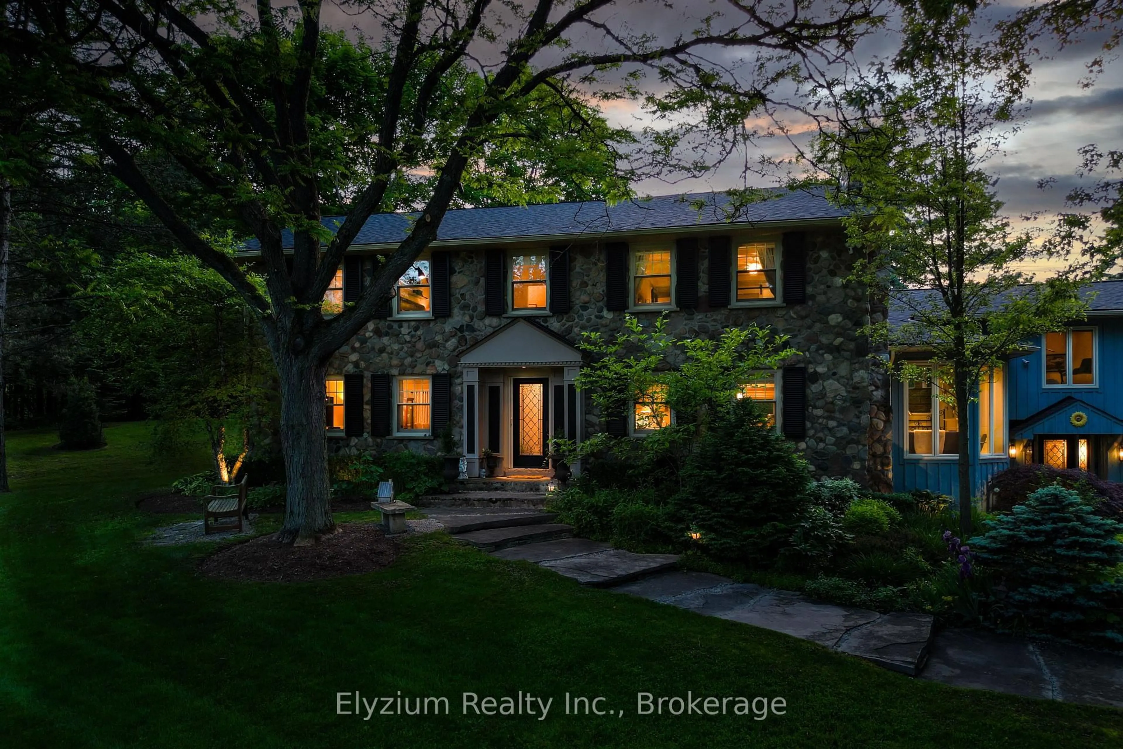 Indoor entryway for 27 Cedar Dr, Caledon Ontario L7K 1H5