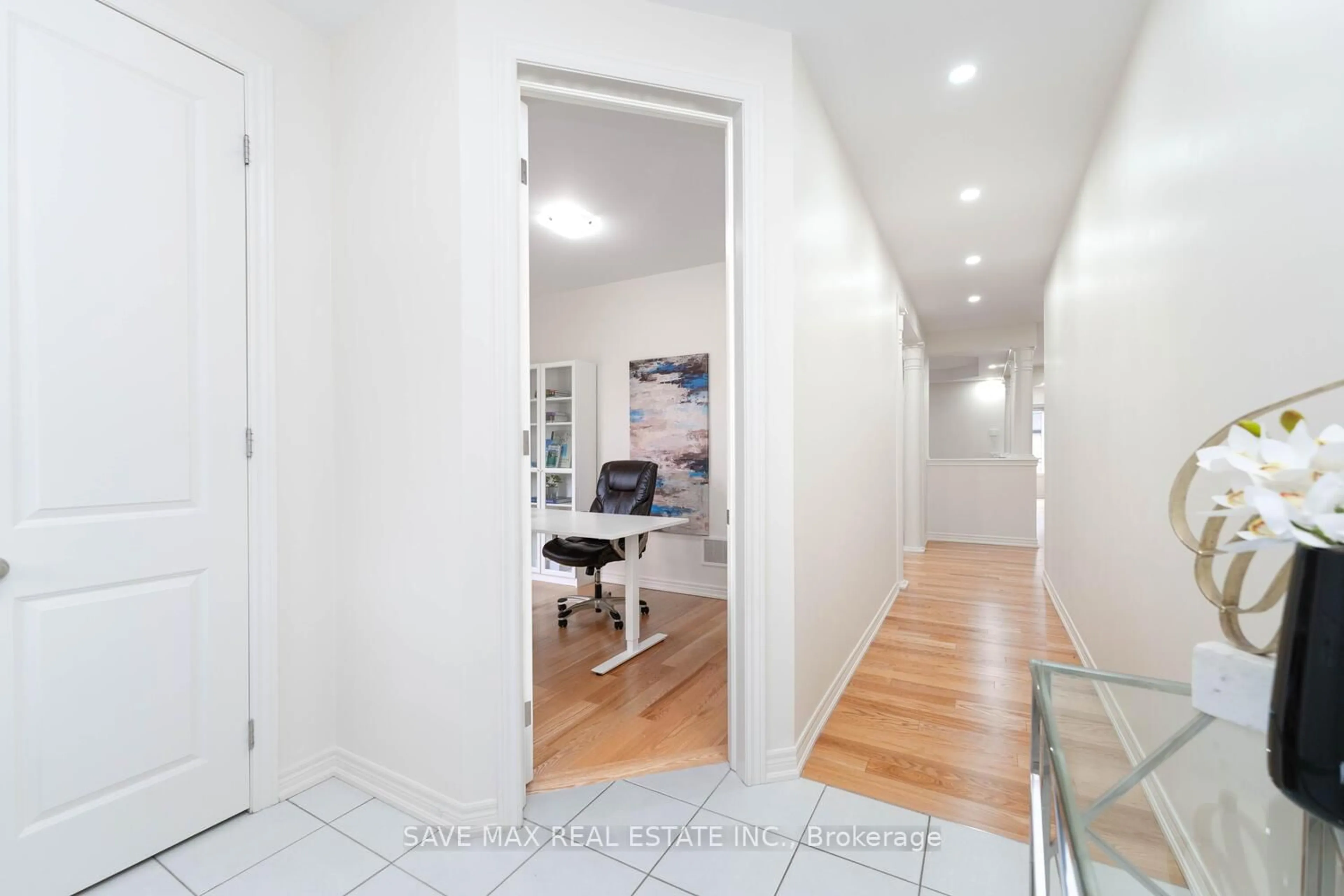 Indoor entryway for 25 Fann Dr, Brampton Ontario L7A 4L4