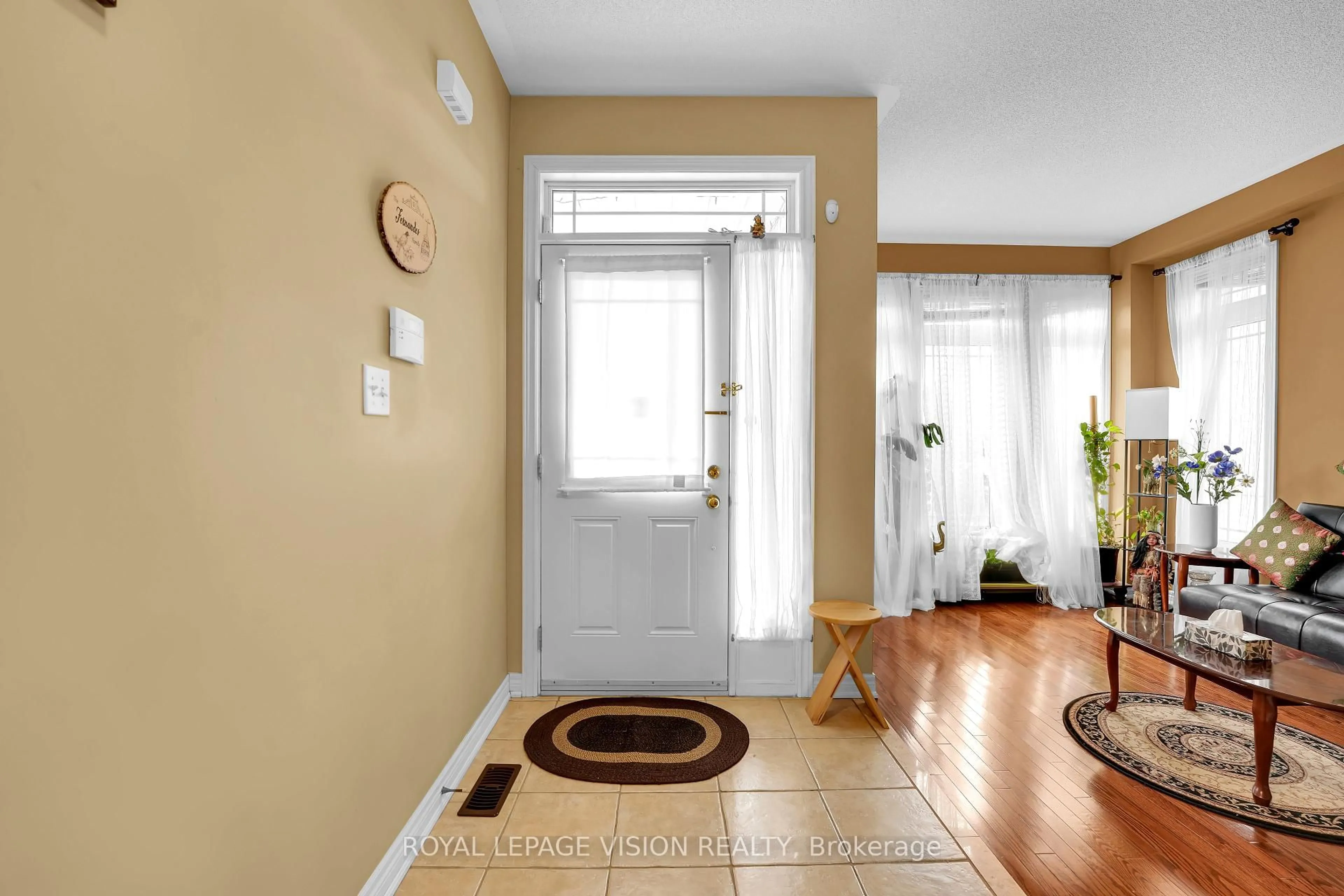 Indoor entryway for 16 Putnam Dr, Brampton Ontario L7A 3S4