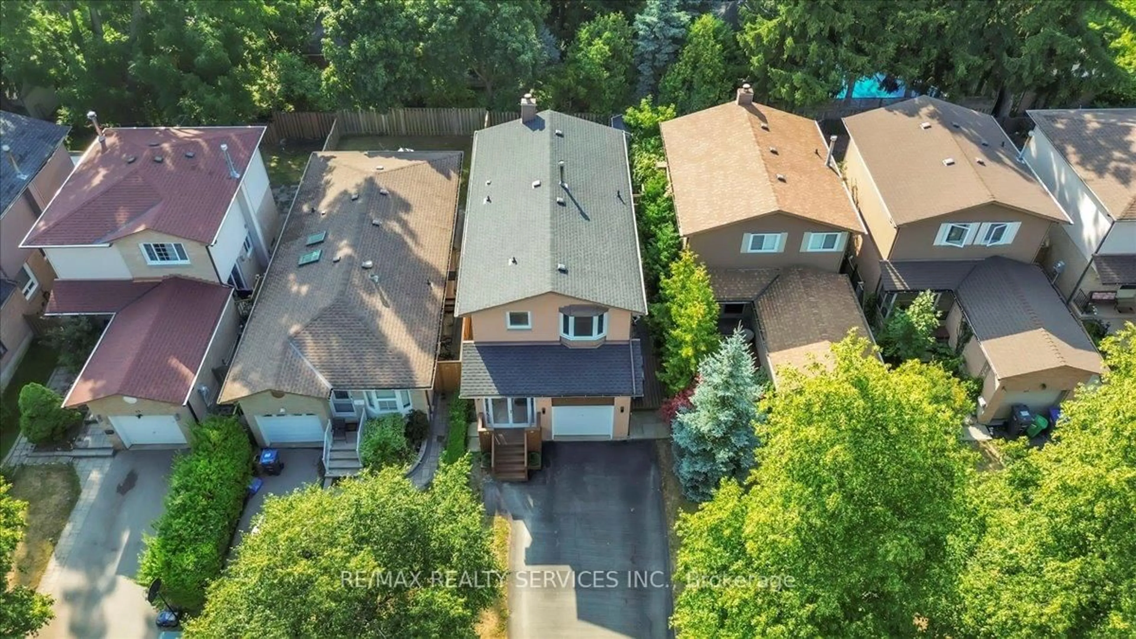 A pic from outside/outdoor area/front of a property/back of a property/a pic from drone, city buildings view from balcony for 19 Blossom Ave, Brampton Ontario L6X 2W2