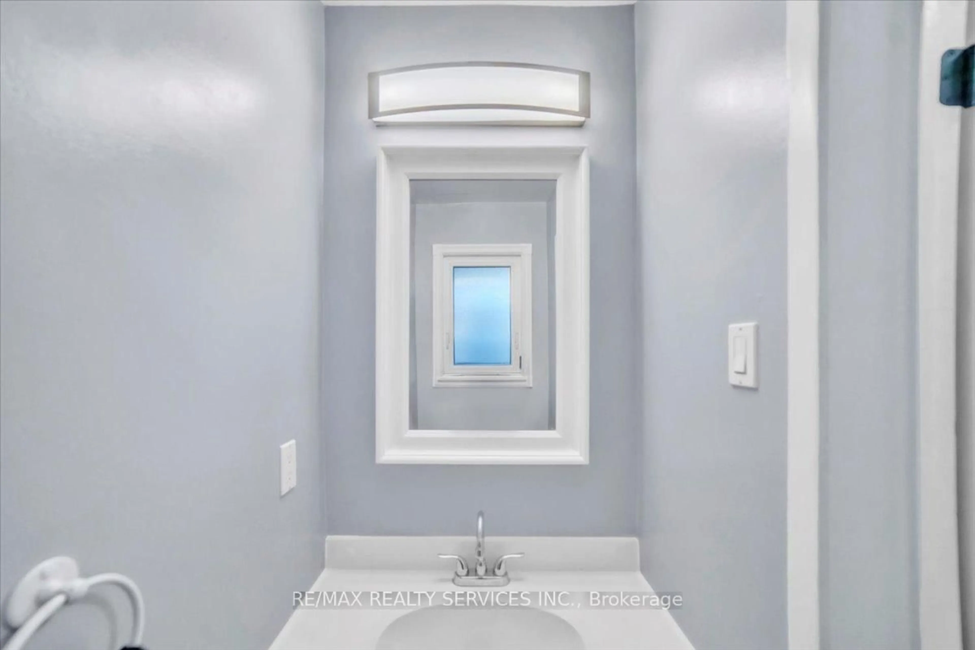 Contemporary bathroom, ceramic/tile floor for 19 Blossom Ave, Brampton Ontario L6X 2W2