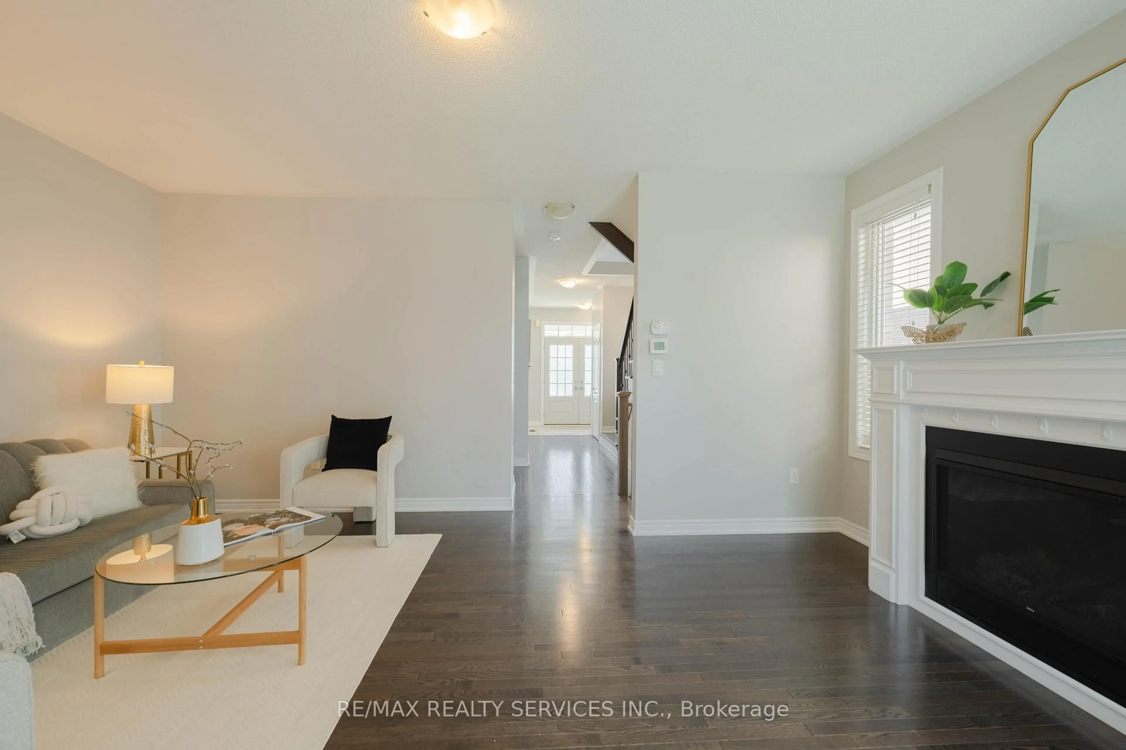 Indoor entryway for 15 Ebury Dr, Brampton Ontario L6X 5M4