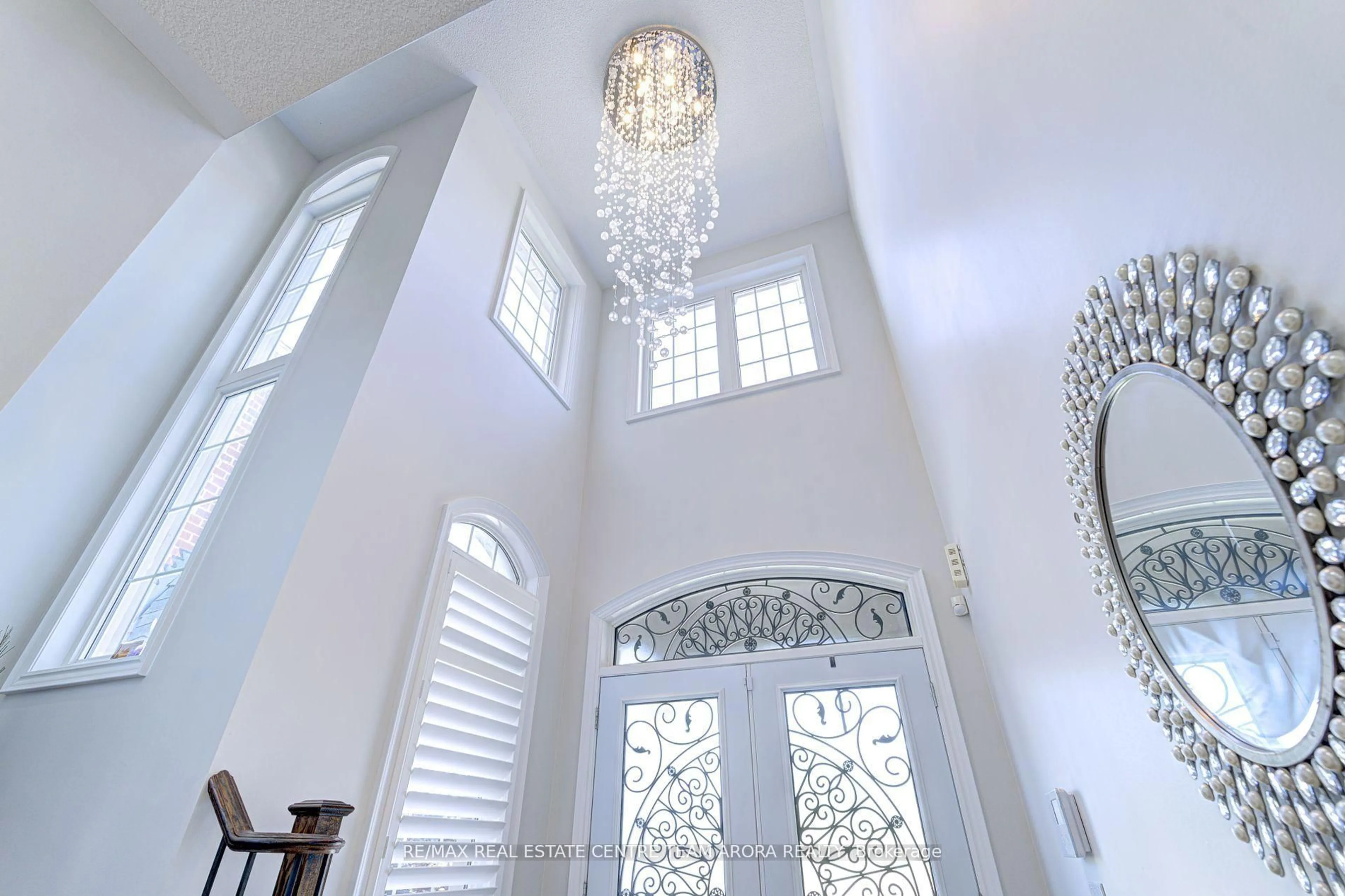 Indoor entryway for 57 Lorenville Dr, Brampton Ontario L6X 3A5