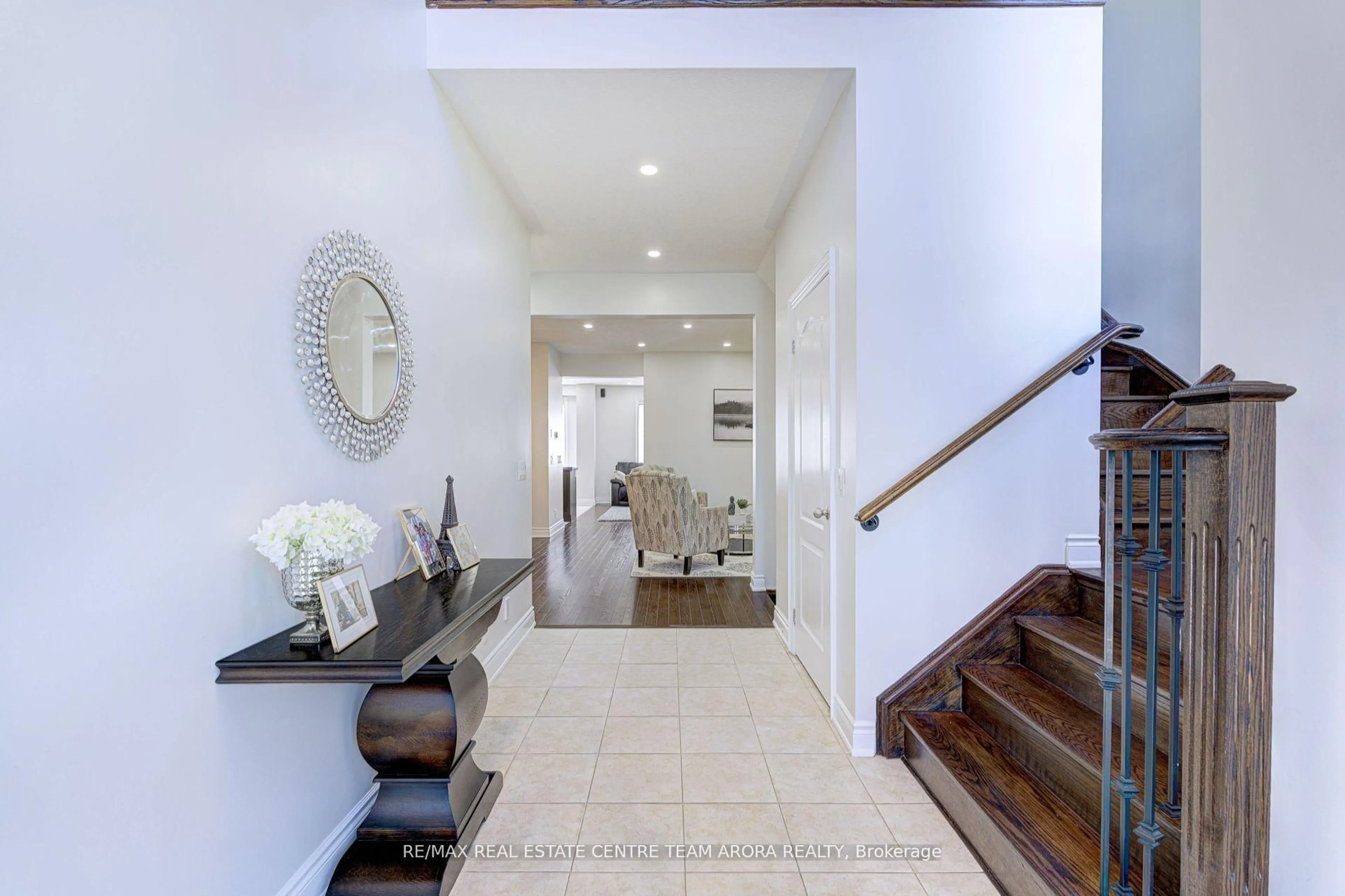 Indoor entryway for 57 Lorenville Dr, Brampton Ontario L6X 3A5