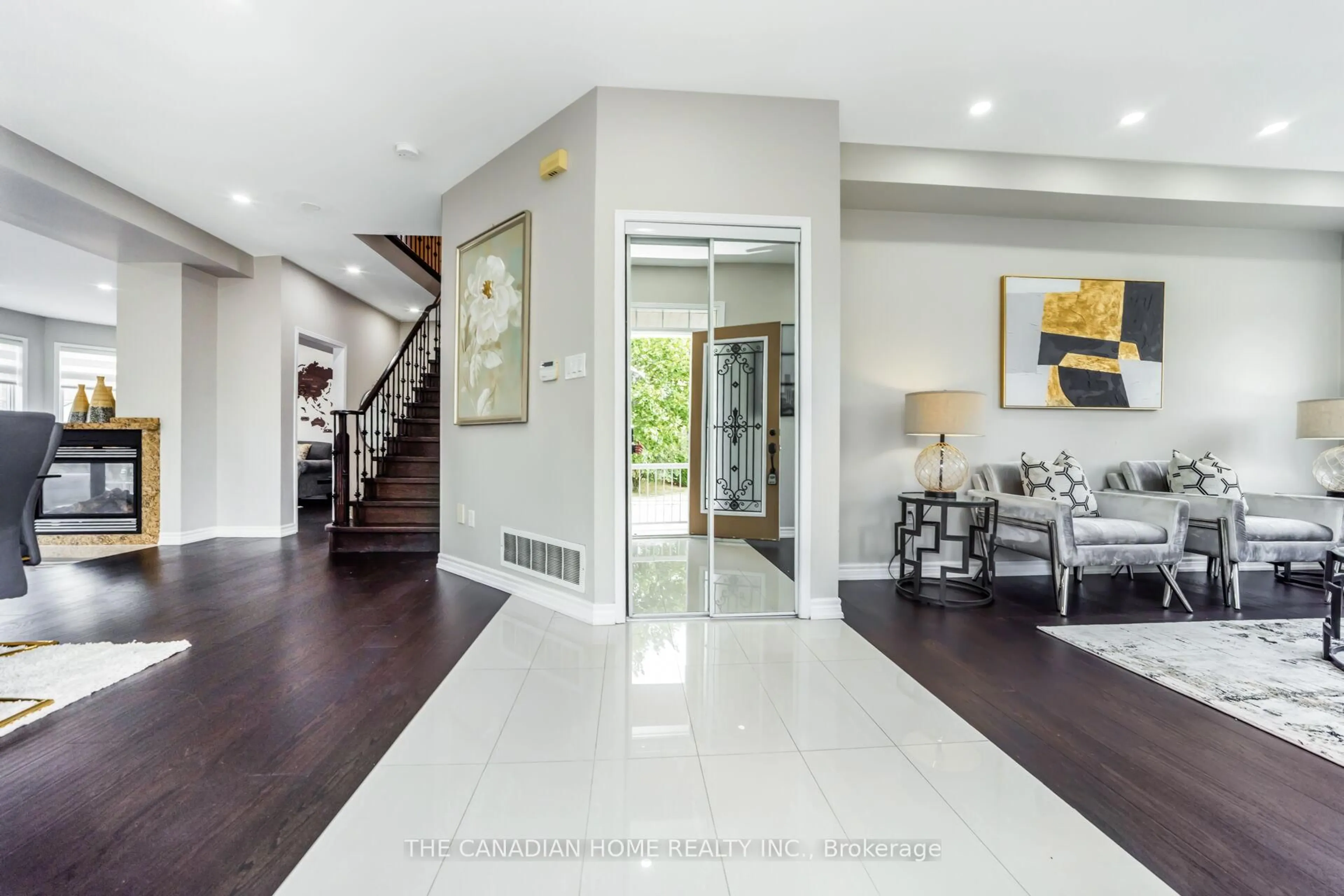 Indoor foyer for 3849 Talias Cres, Mississauga Ontario L5M 6L6