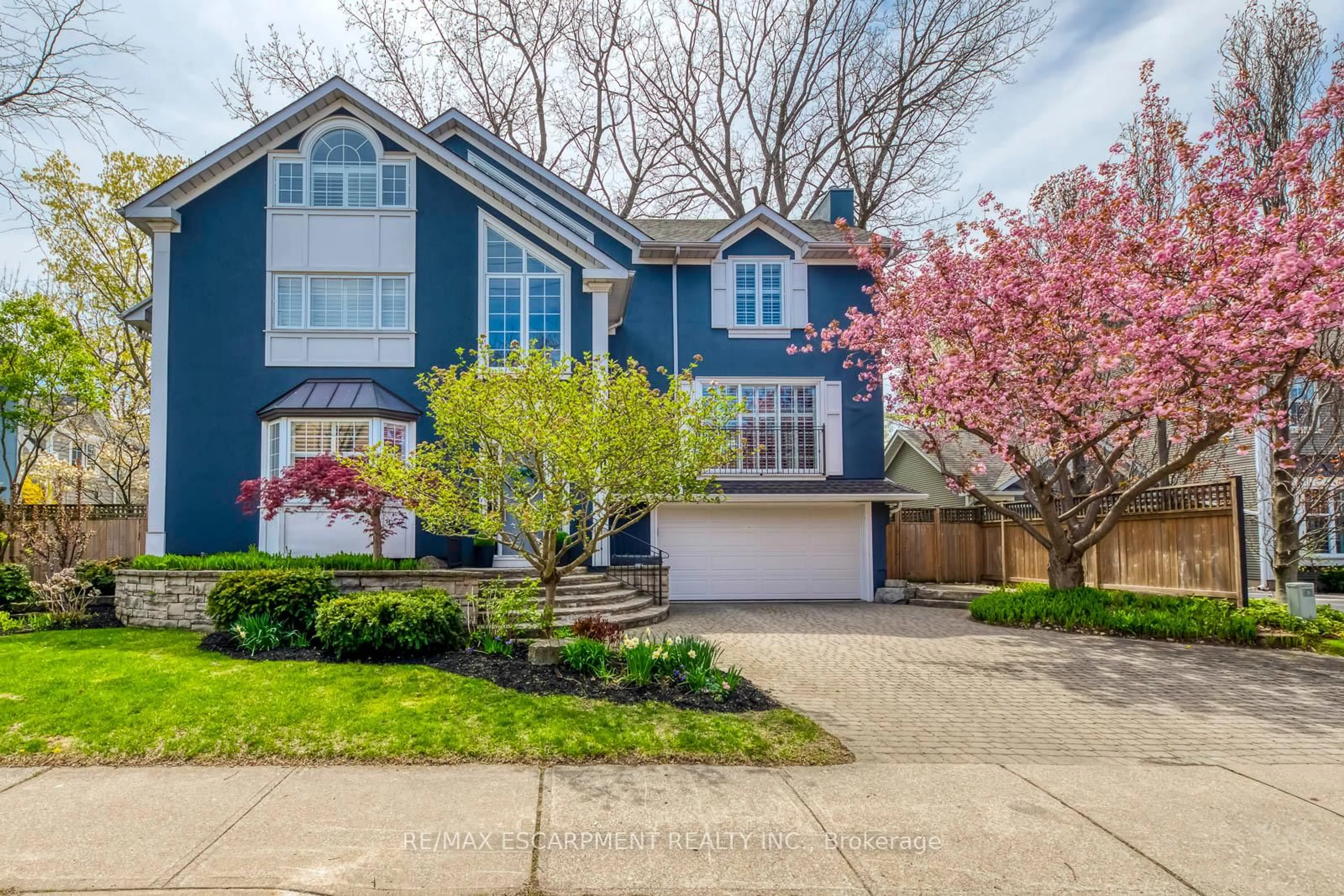 Home with vinyl exterior material, street for 48 Forsythe St, Oakville Ontario L6K 3J7