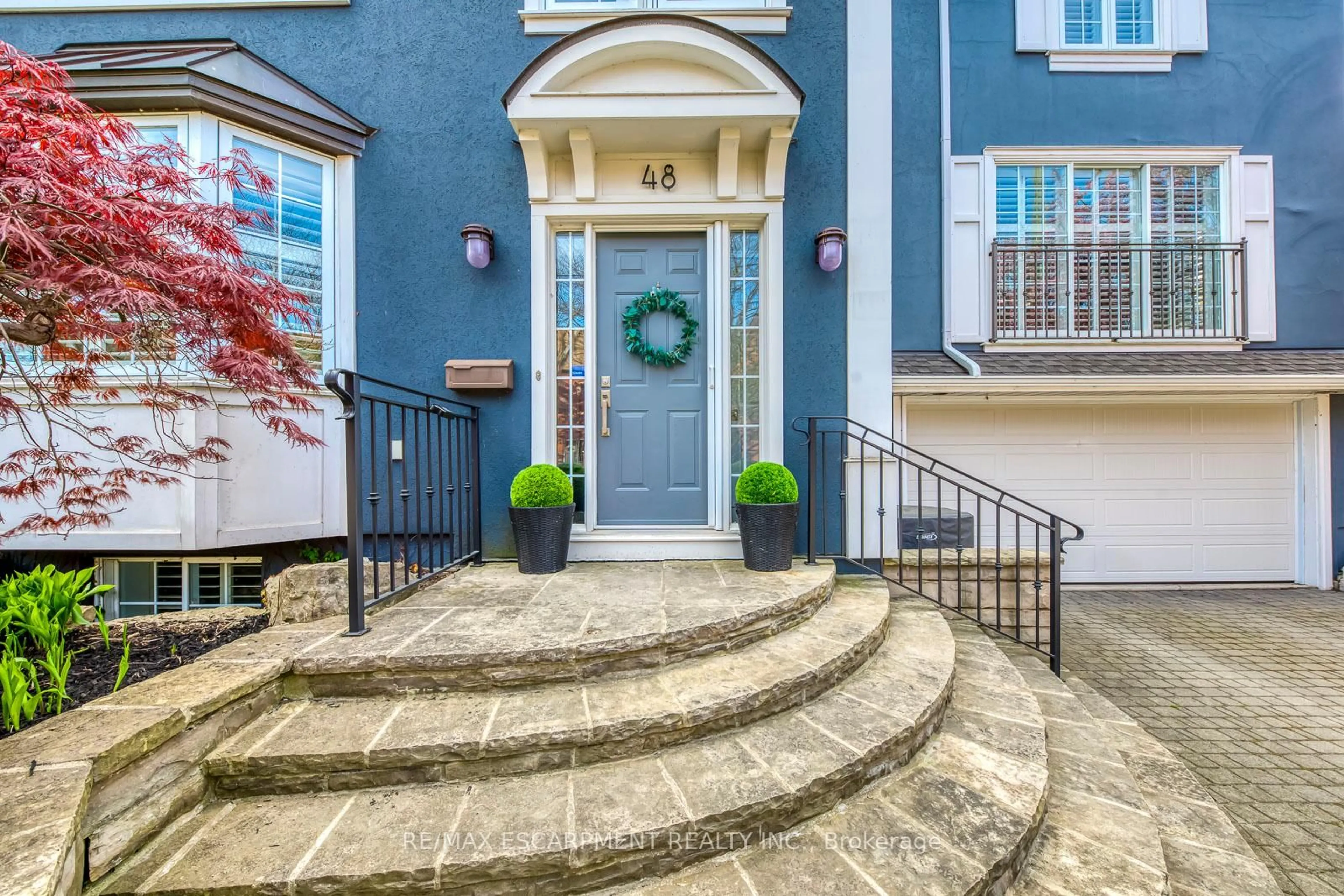 Indoor entryway for 48 Forsythe St, Oakville Ontario L6K 3J7