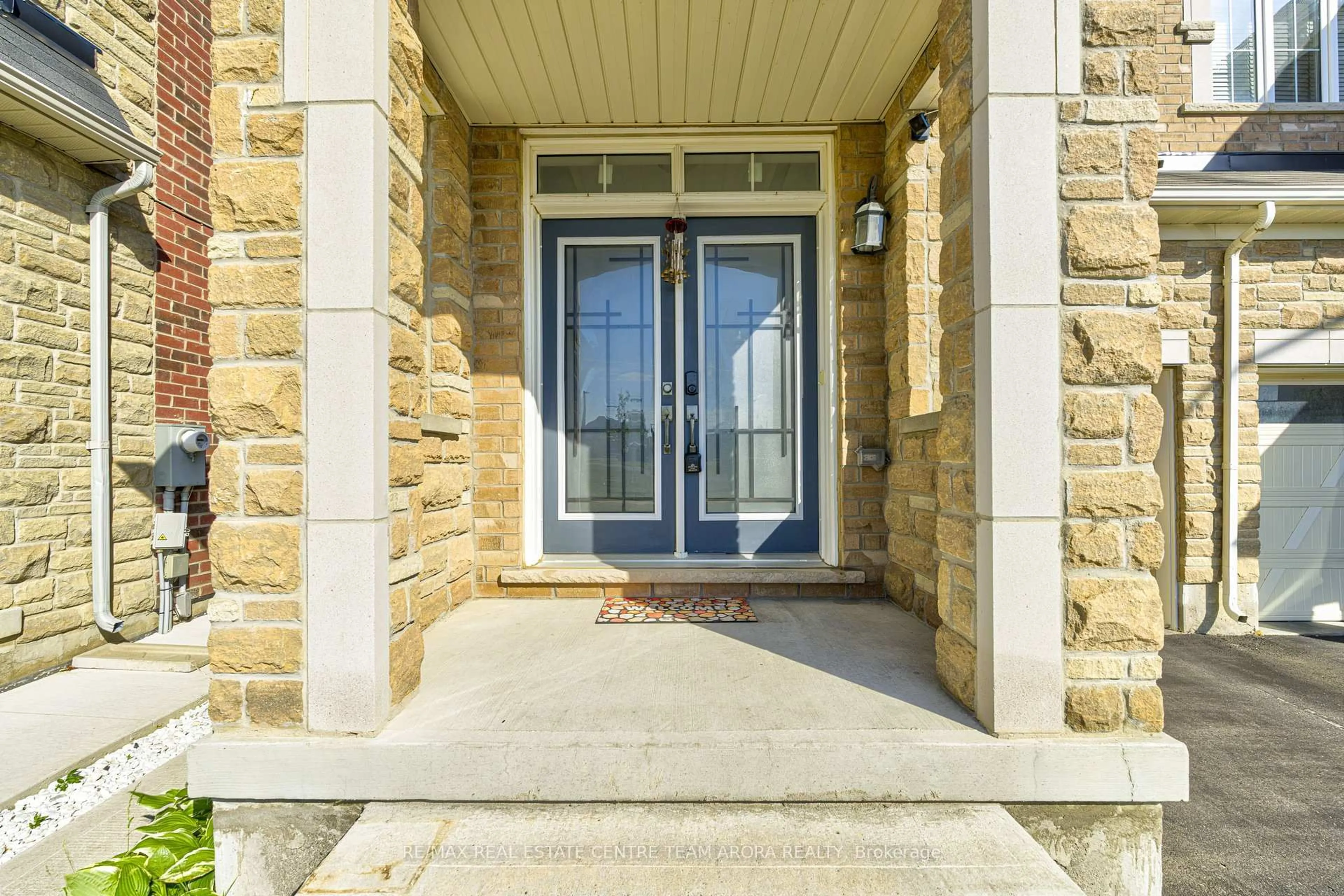 Indoor entryway for 157 Baffin Cres, Brampton Ontario L7A 4K7