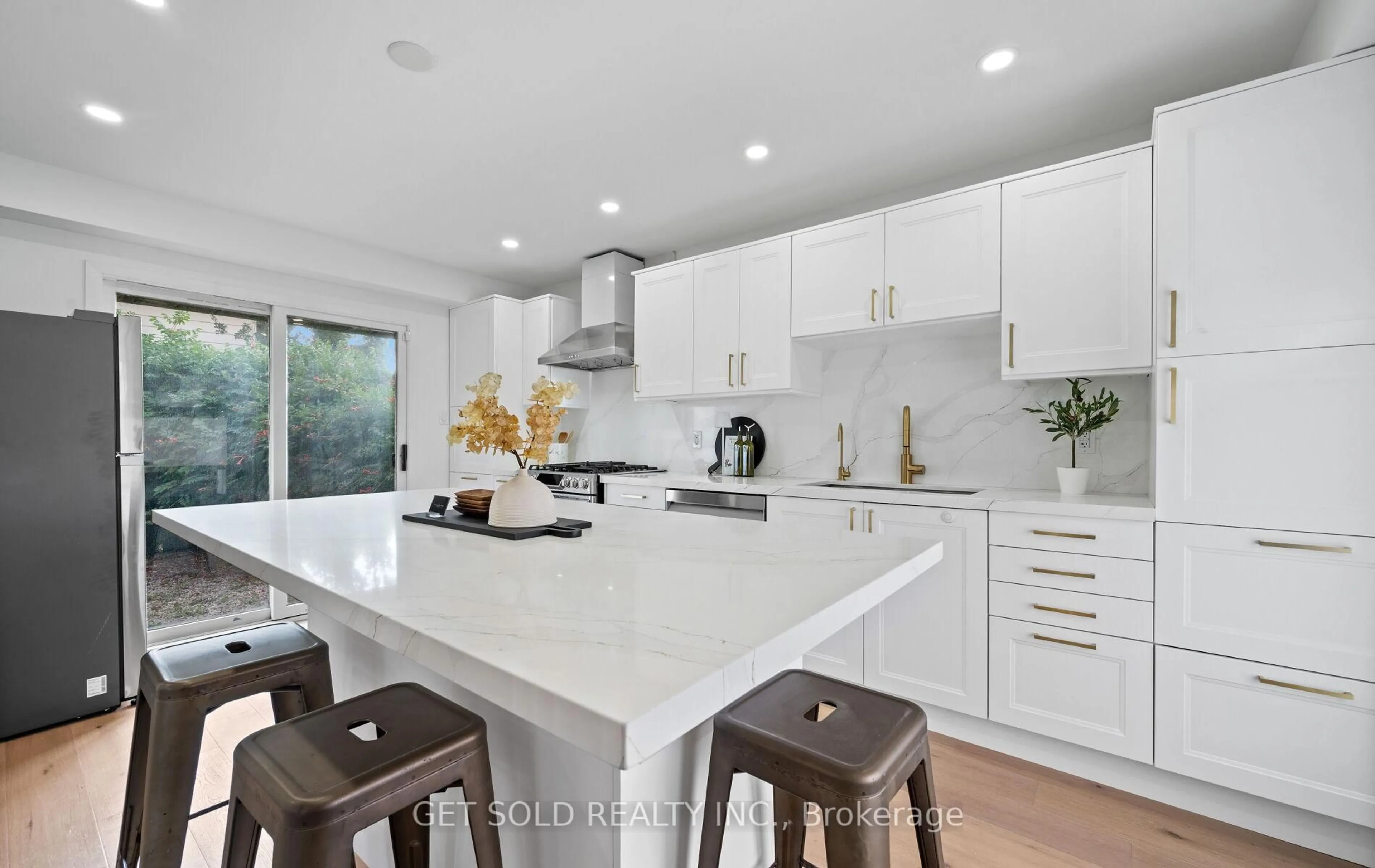 Contemporary kitchen, unknown for 36 Shalom Cres, Toronto Ontario M9V 4J4
