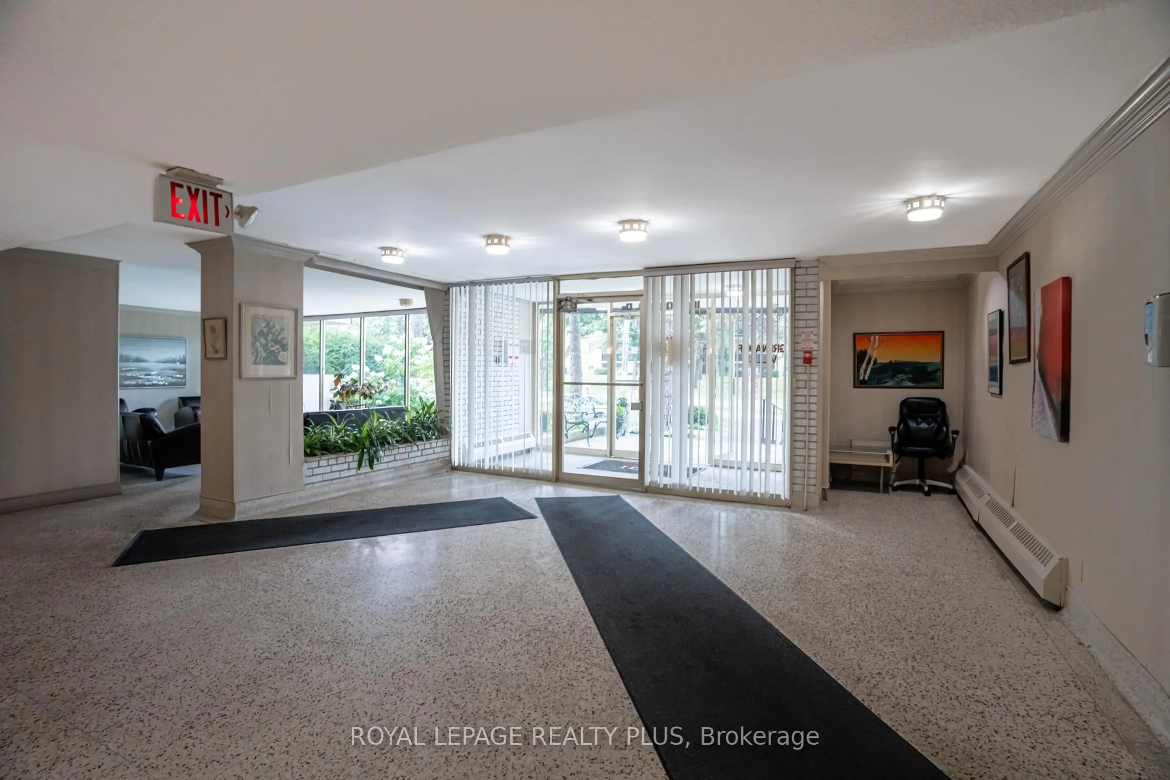 Indoor foyer for 100 Coe Hill Dr #409, Toronto Ontario M6S 3E1