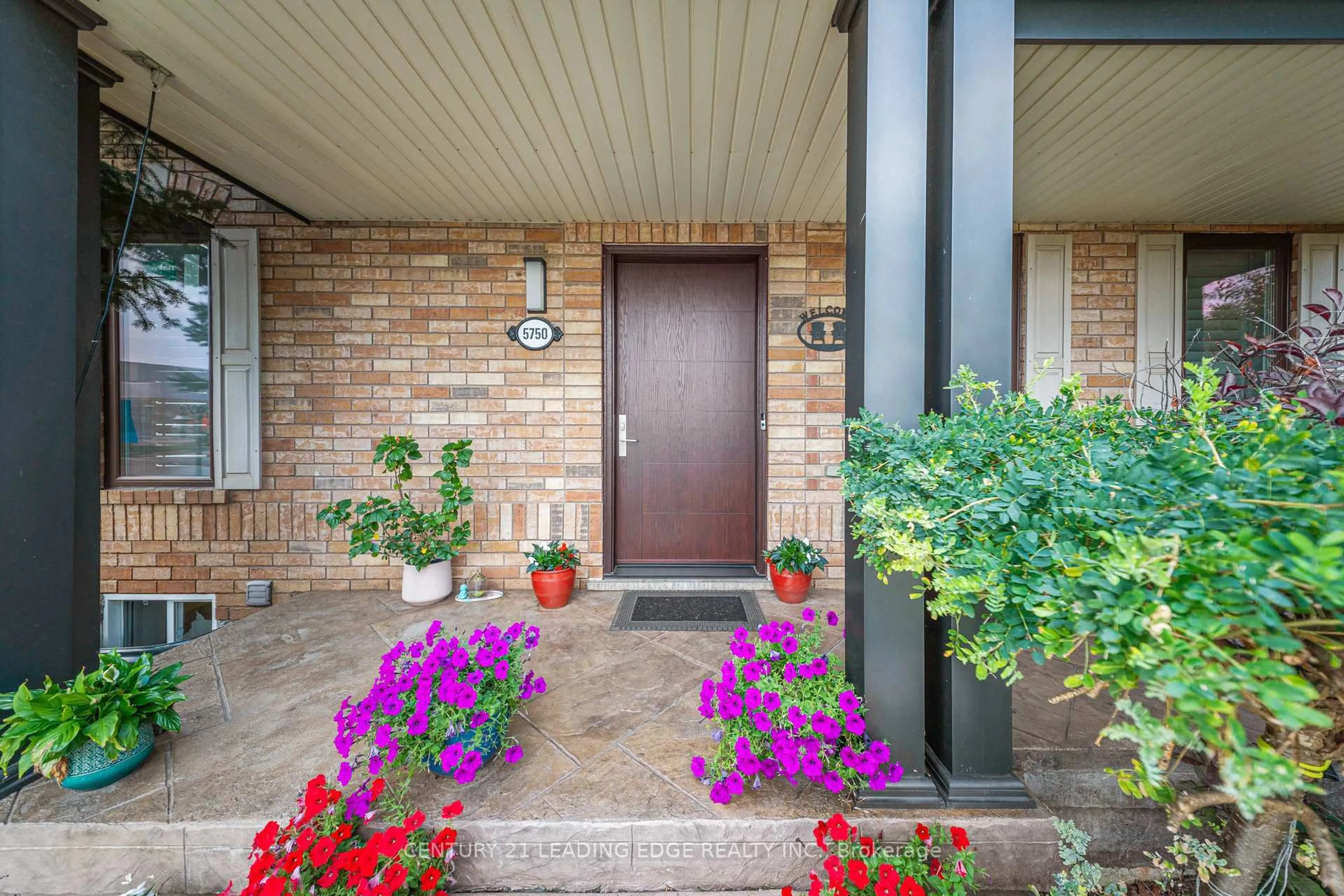 Indoor entryway for 5750 CHURCHILL MEADOWS Blvd, Mississauga Ontario L5M 7A5
