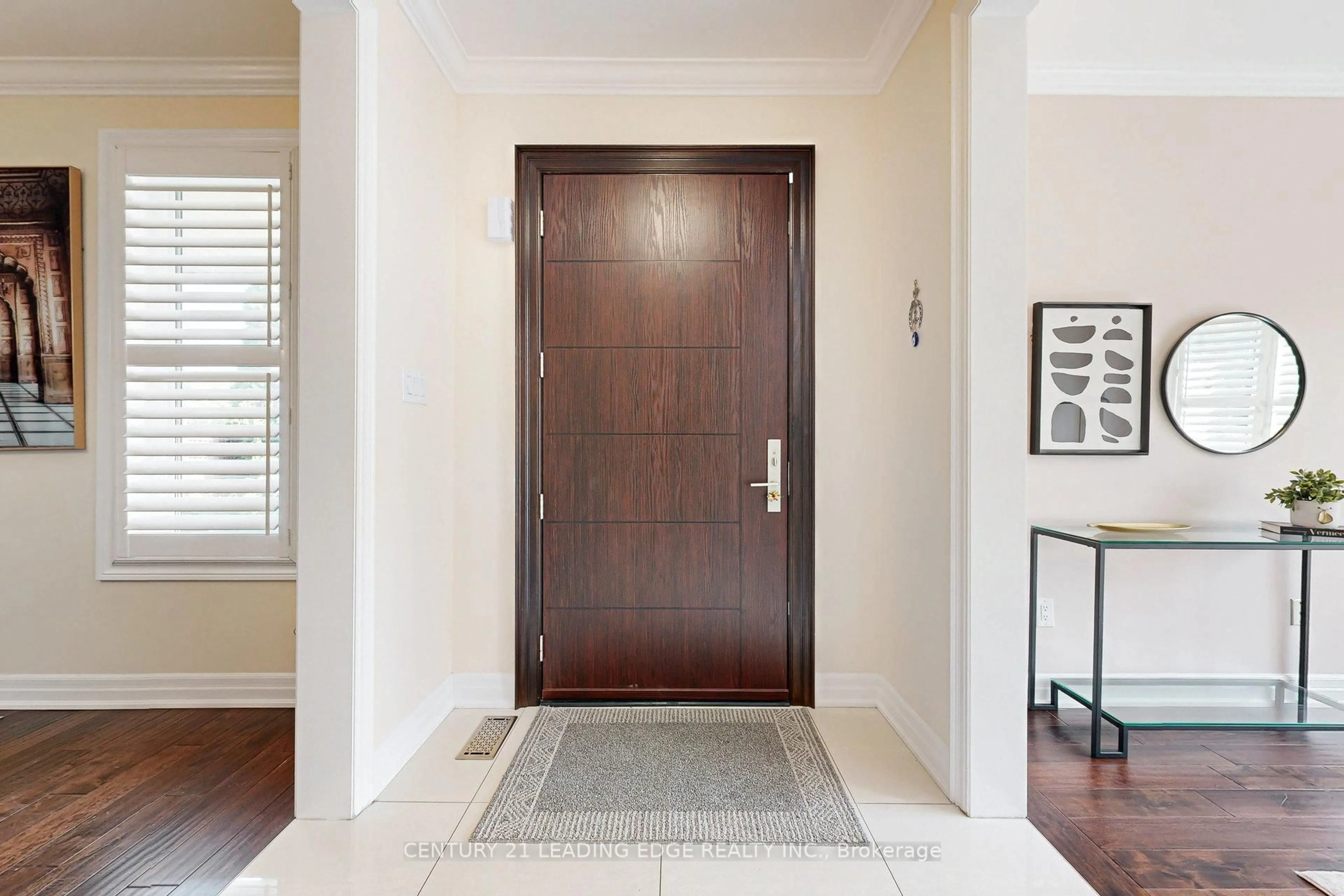 Indoor entryway for 5750 CHURCHILL MEADOWS Blvd, Mississauga Ontario L5M 7A5