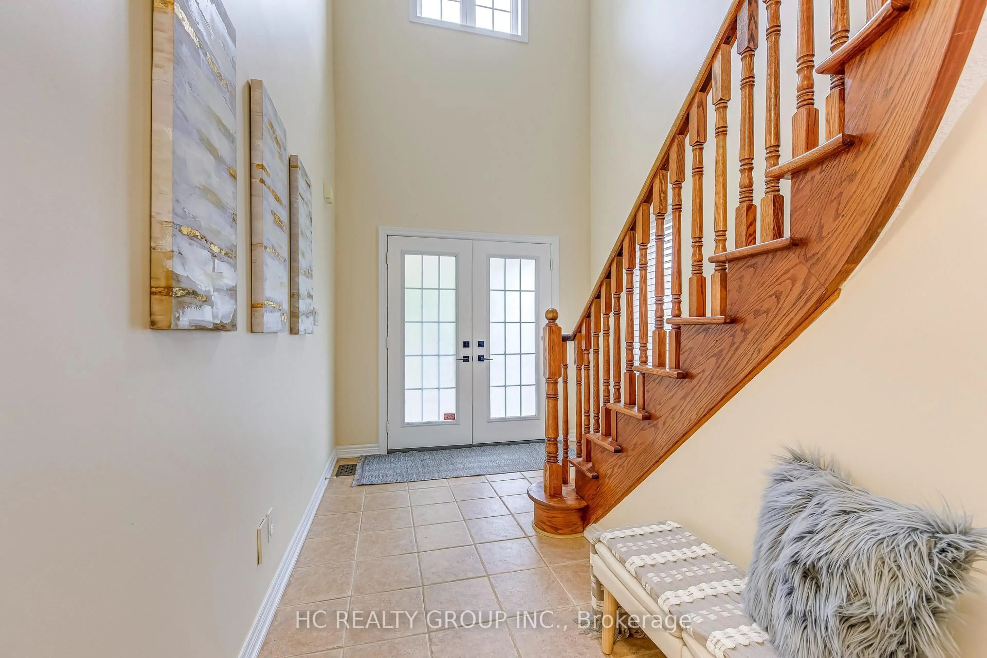 Indoor entryway for 2436 Felhaber Cres, Oakville Ontario L6H 7N8