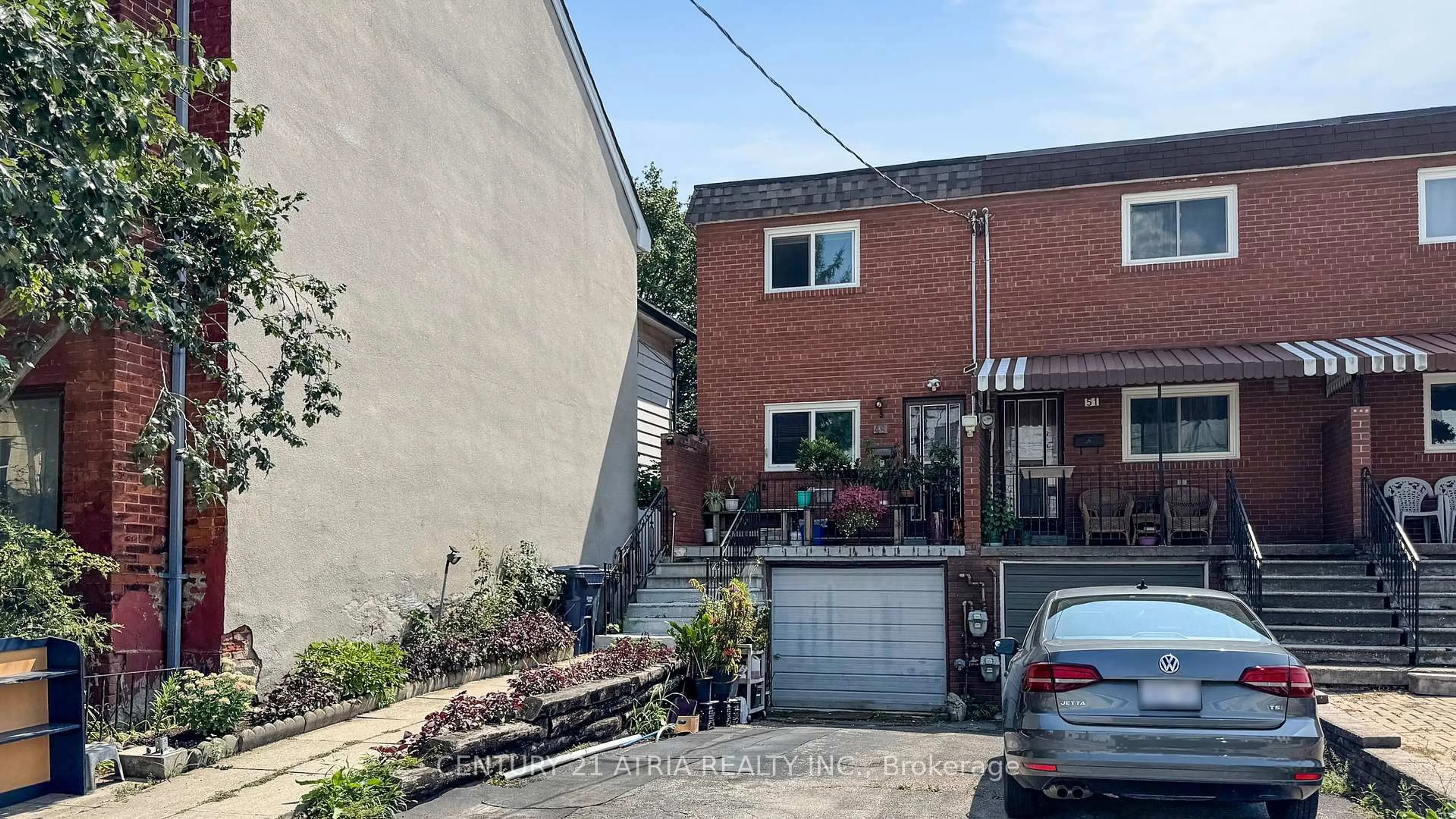 A pic from outside/outdoor area/front of a property/back of a property/a pic from drone, street for 49 Noble St, Toronto Ontario M6K 2C7