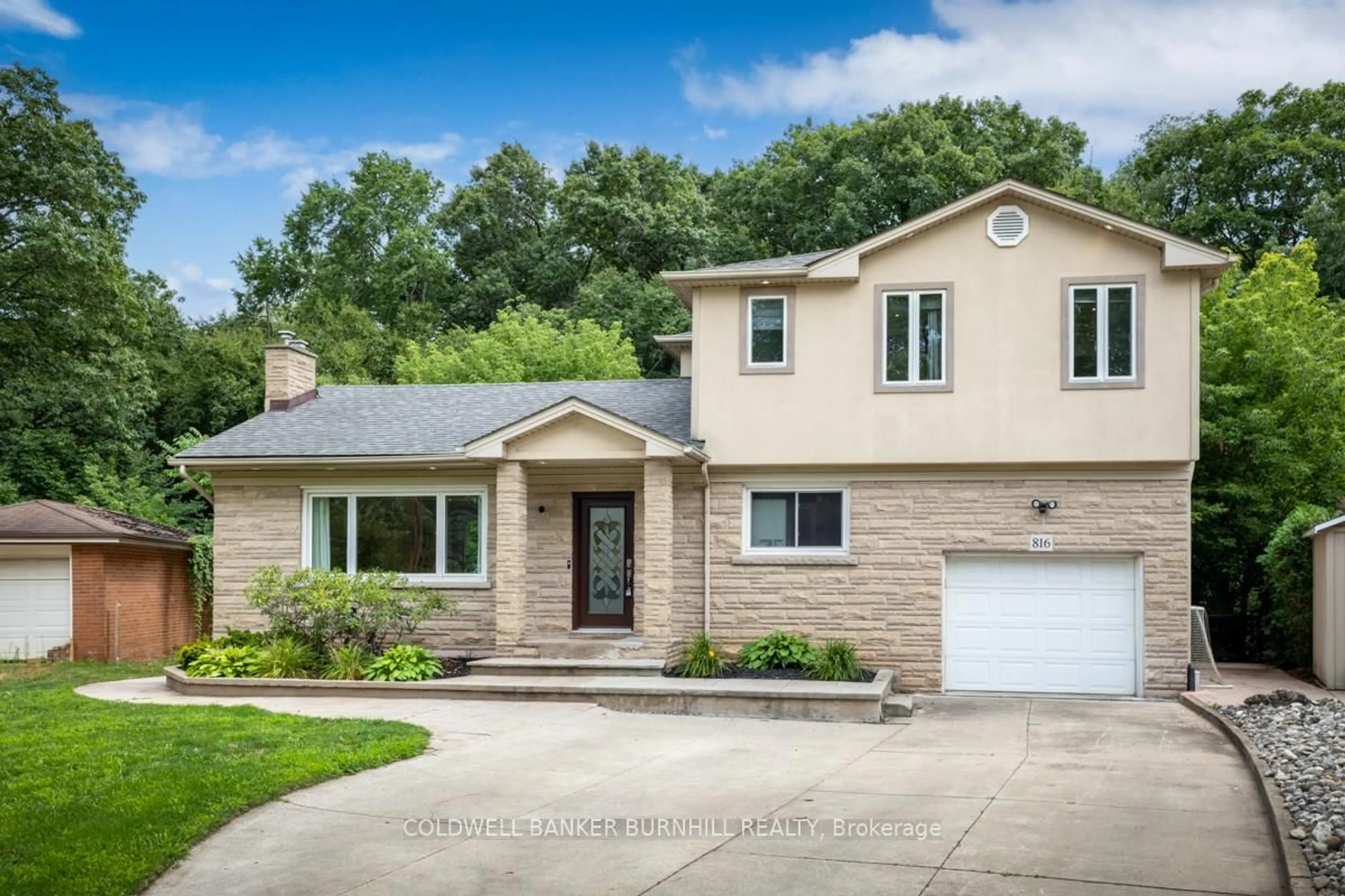 Home with brick exterior material, street for 816 Tanager Ave, Burlington Ontario L7T 2Y2
