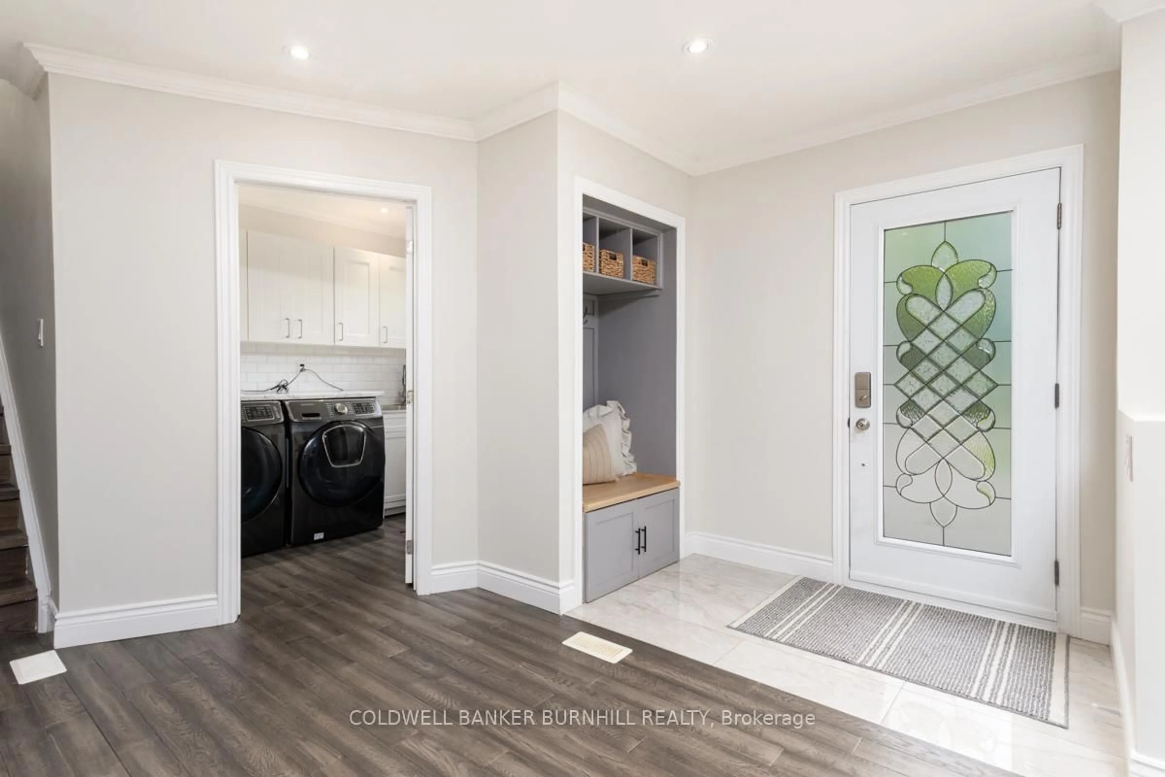 Indoor entryway for 816 Tanager Ave, Burlington Ontario L7T 2Y2