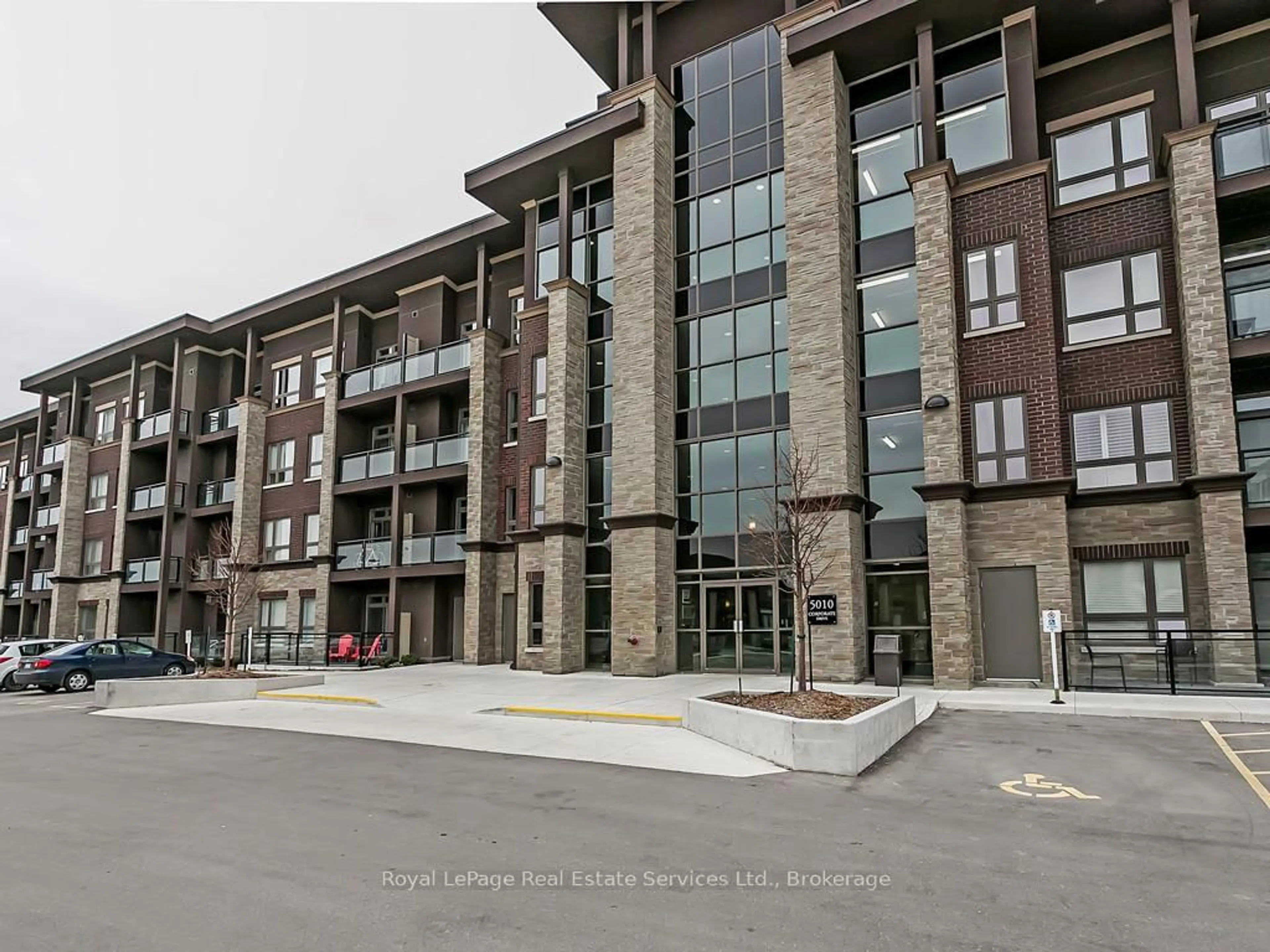 Indoor foyer for 5010 Corporate Dr #405, Burlington Ontario L7L 0H6