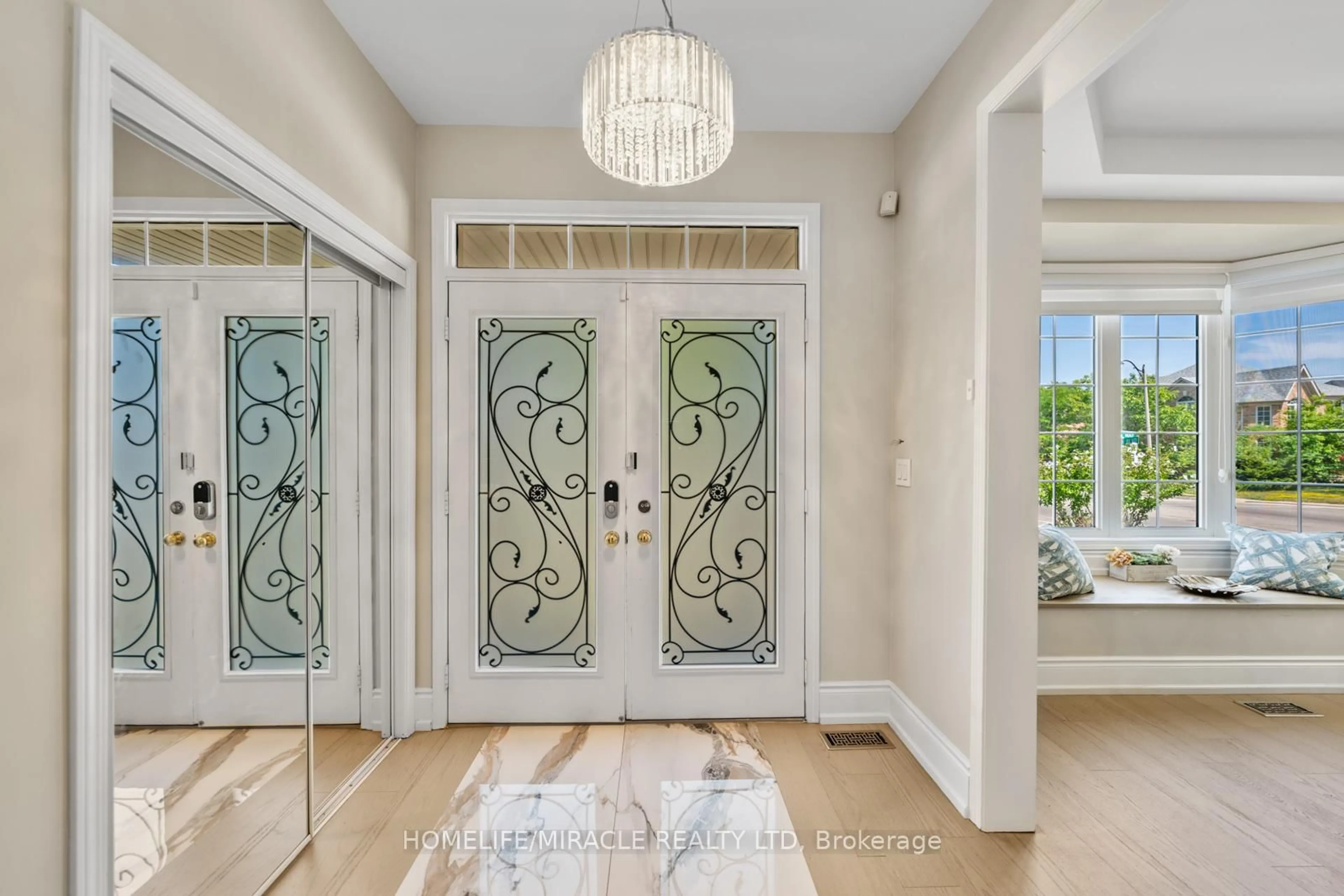 Indoor entryway for 1 Vision Way, Brampton Ontario L6P 1H7