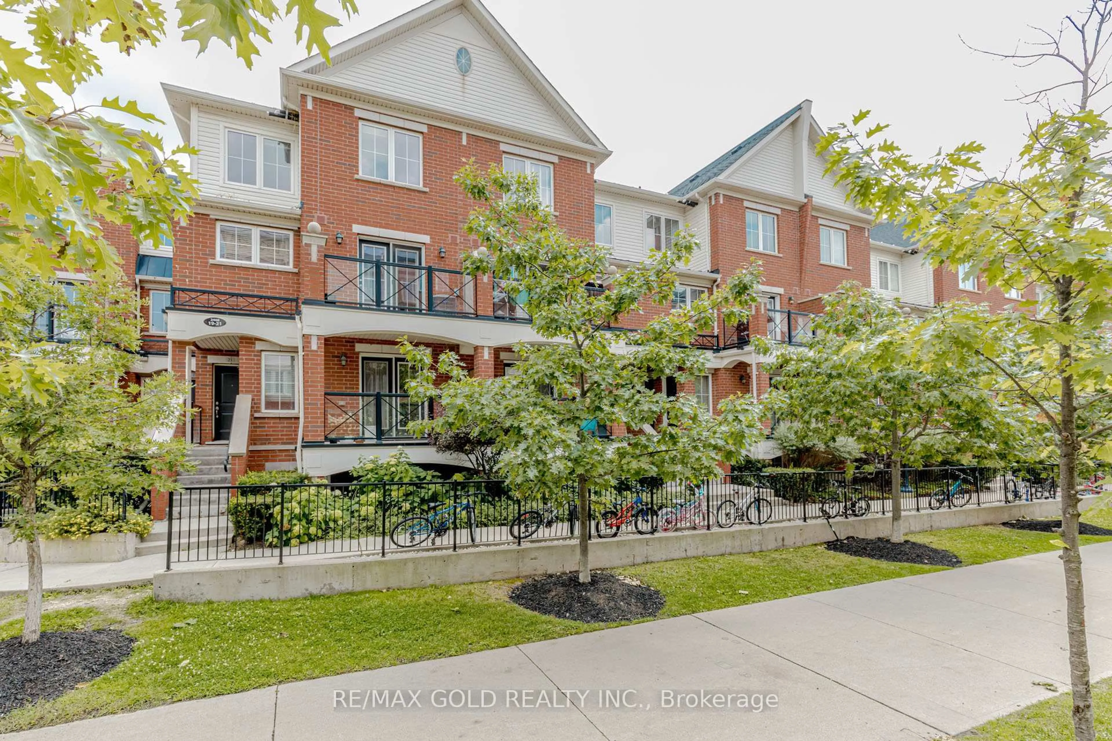 Patio, street for 2468 Post Rd #20, Oakville Ontario L6H 0J2