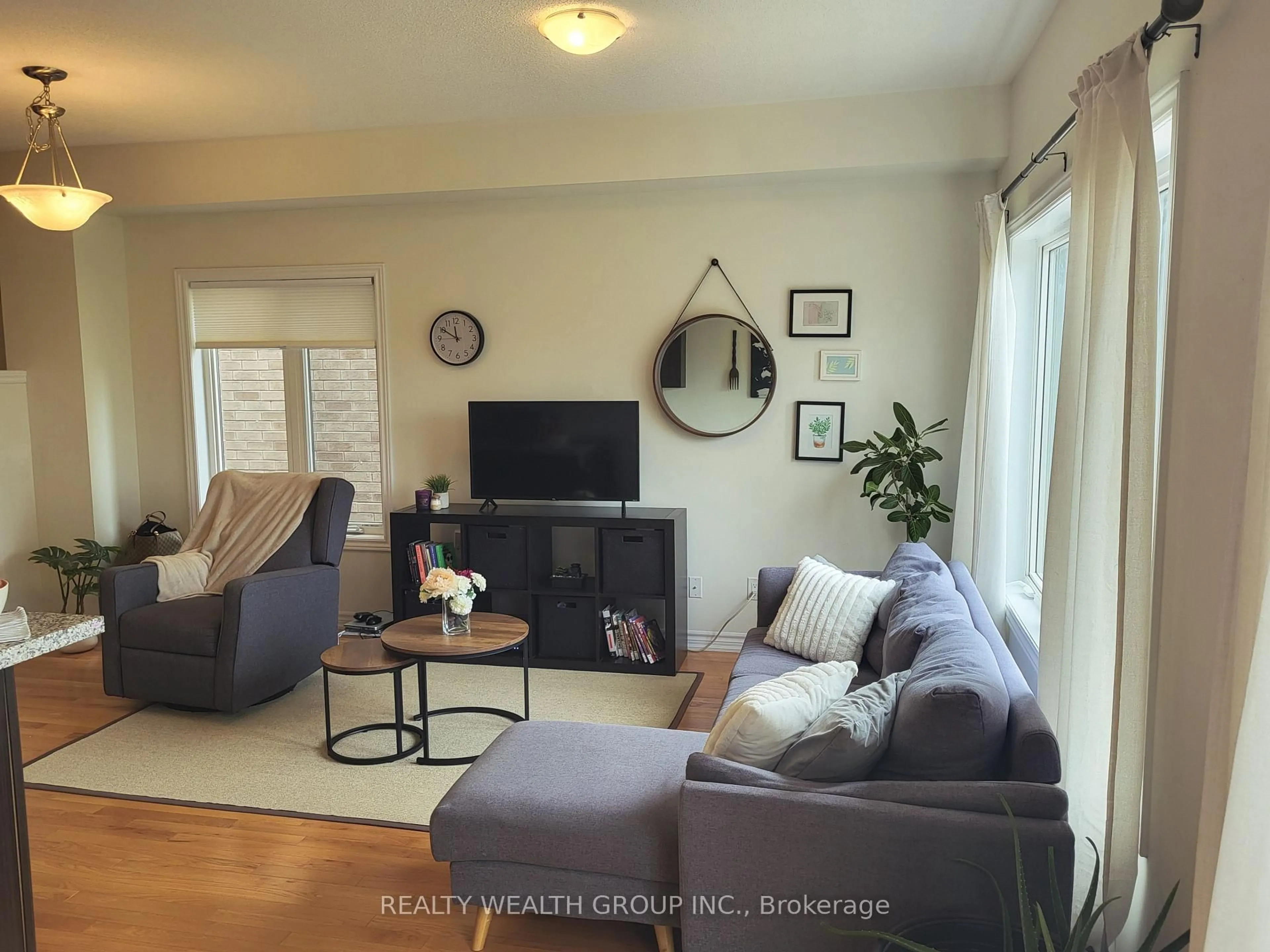 Living room with furniture, unknown for 3060 Cascade Common, Oakville Ontario L6H 0R8
