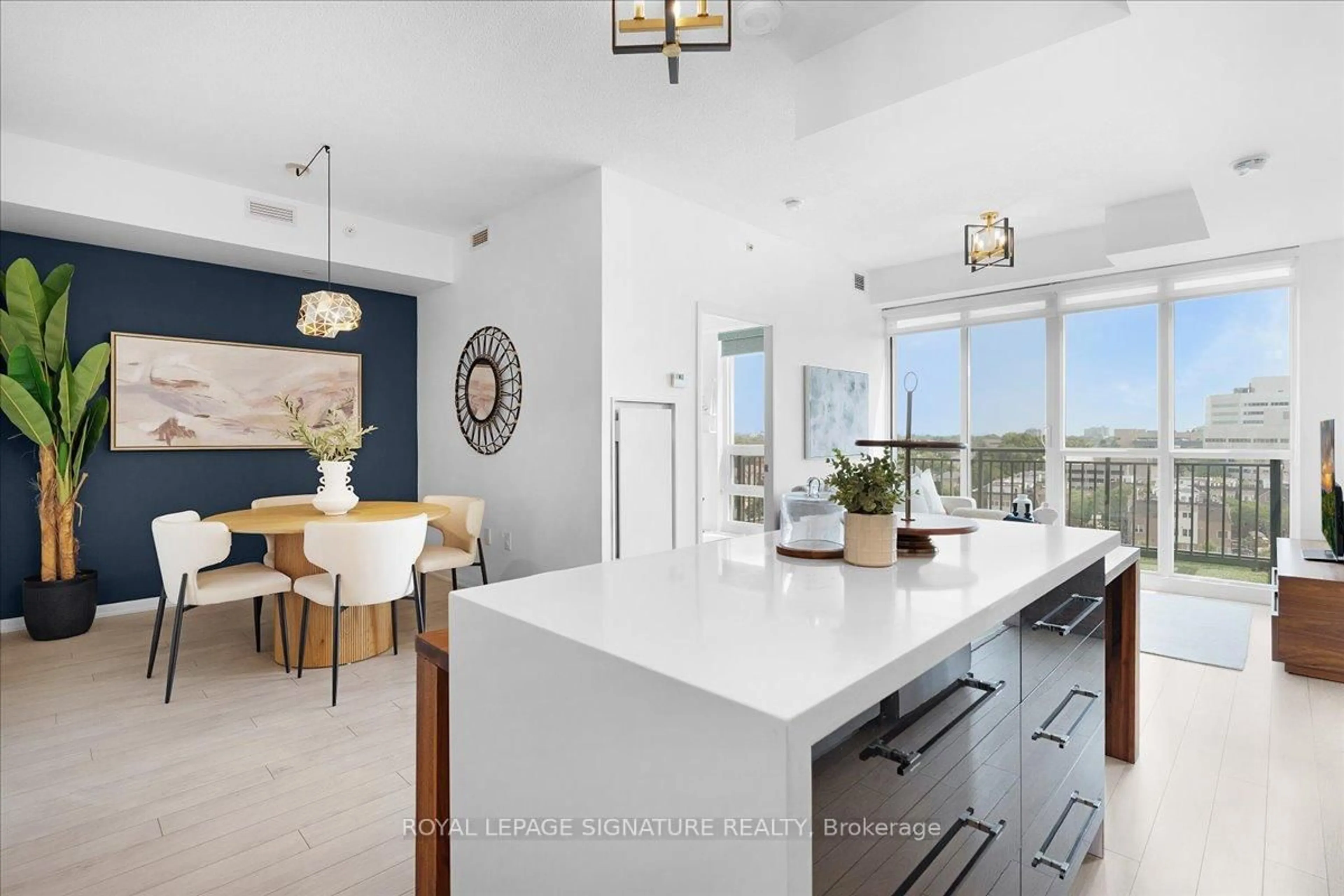 Open concept kitchen, ceramic/tile floor for 3091 Dufferin St #824, Toronto Ontario M6A 0C4