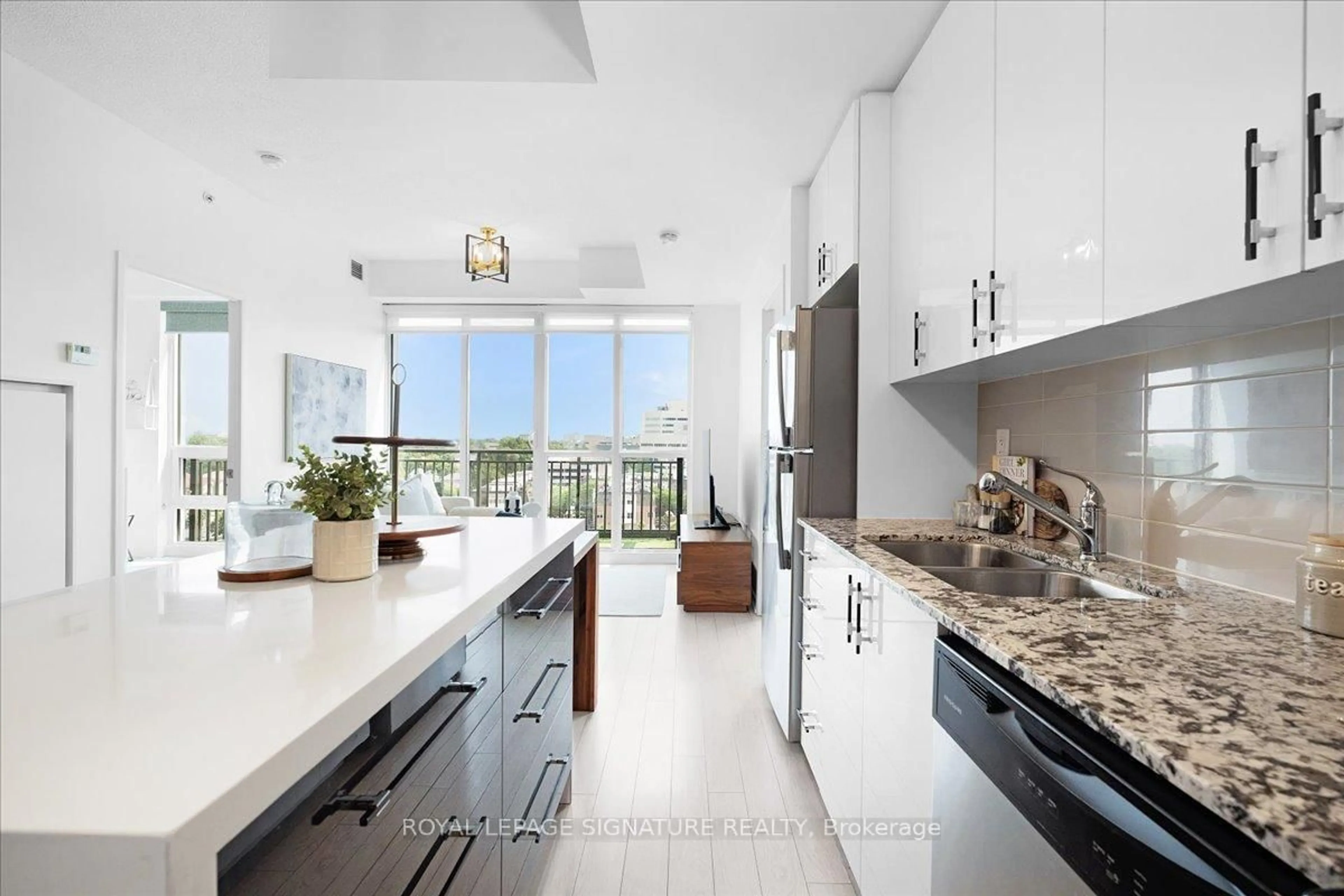 Contemporary kitchen, ceramic/tile floor for 3091 Dufferin St #824, Toronto Ontario M6A 0C4