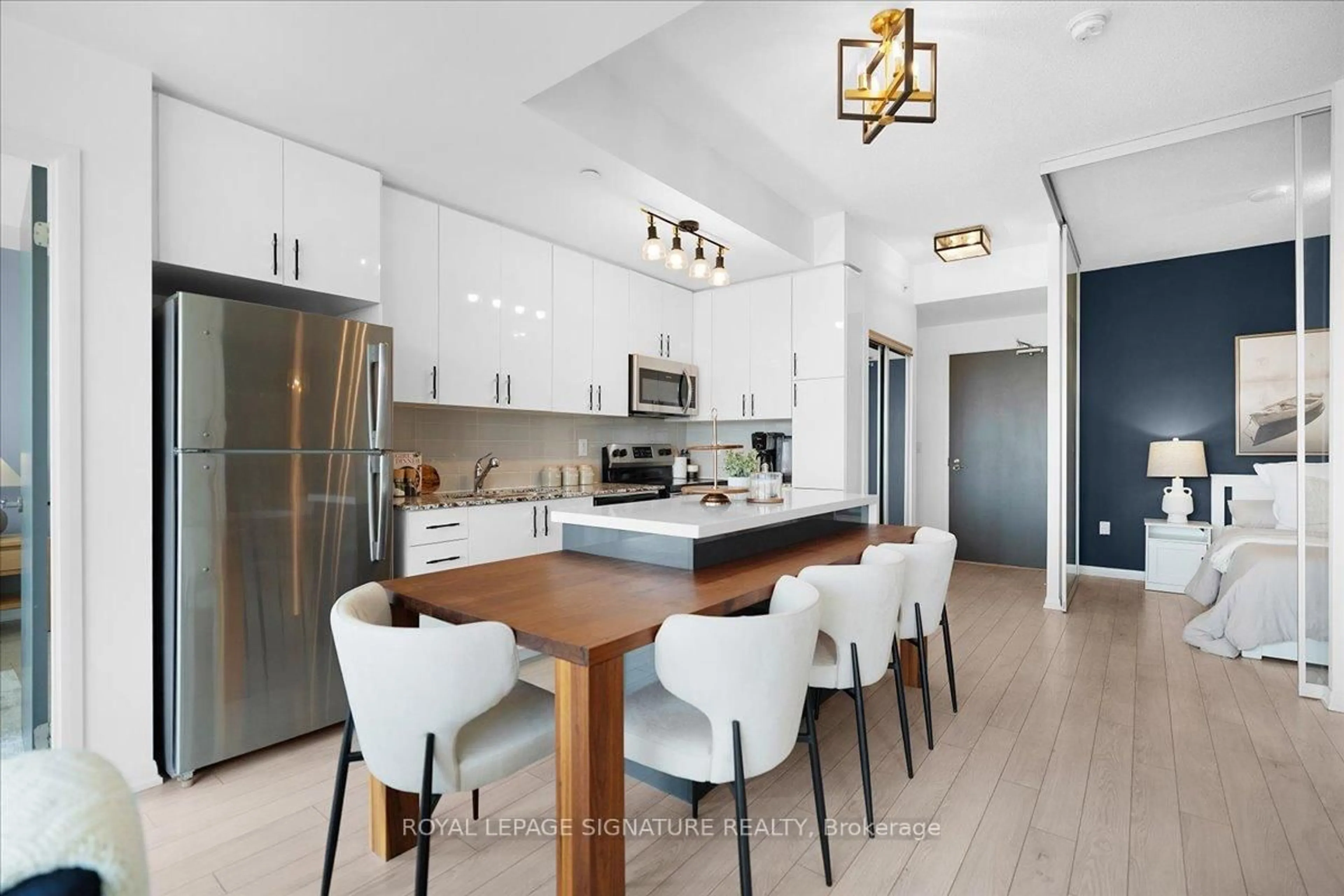 Open concept kitchen, ceramic/tile floor for 3091 Dufferin St #824, Toronto Ontario M6A 0C4