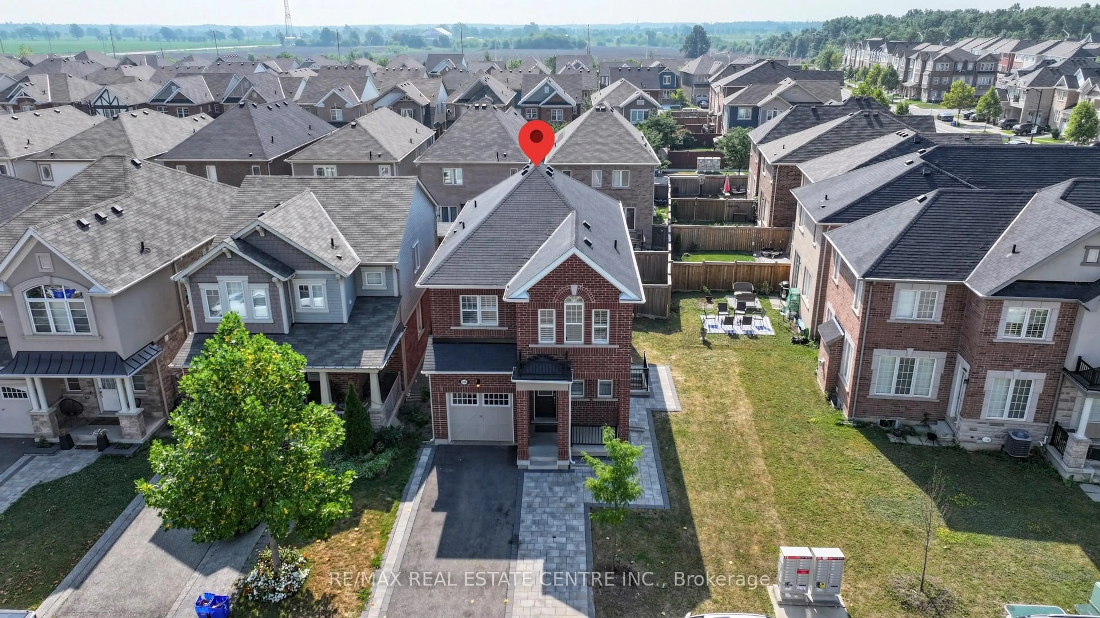 A pic from outside/outdoor area/front of a property/back of a property/a pic from drone, street for 326 English Mill Crt, Milton Ontario L9E 0A7