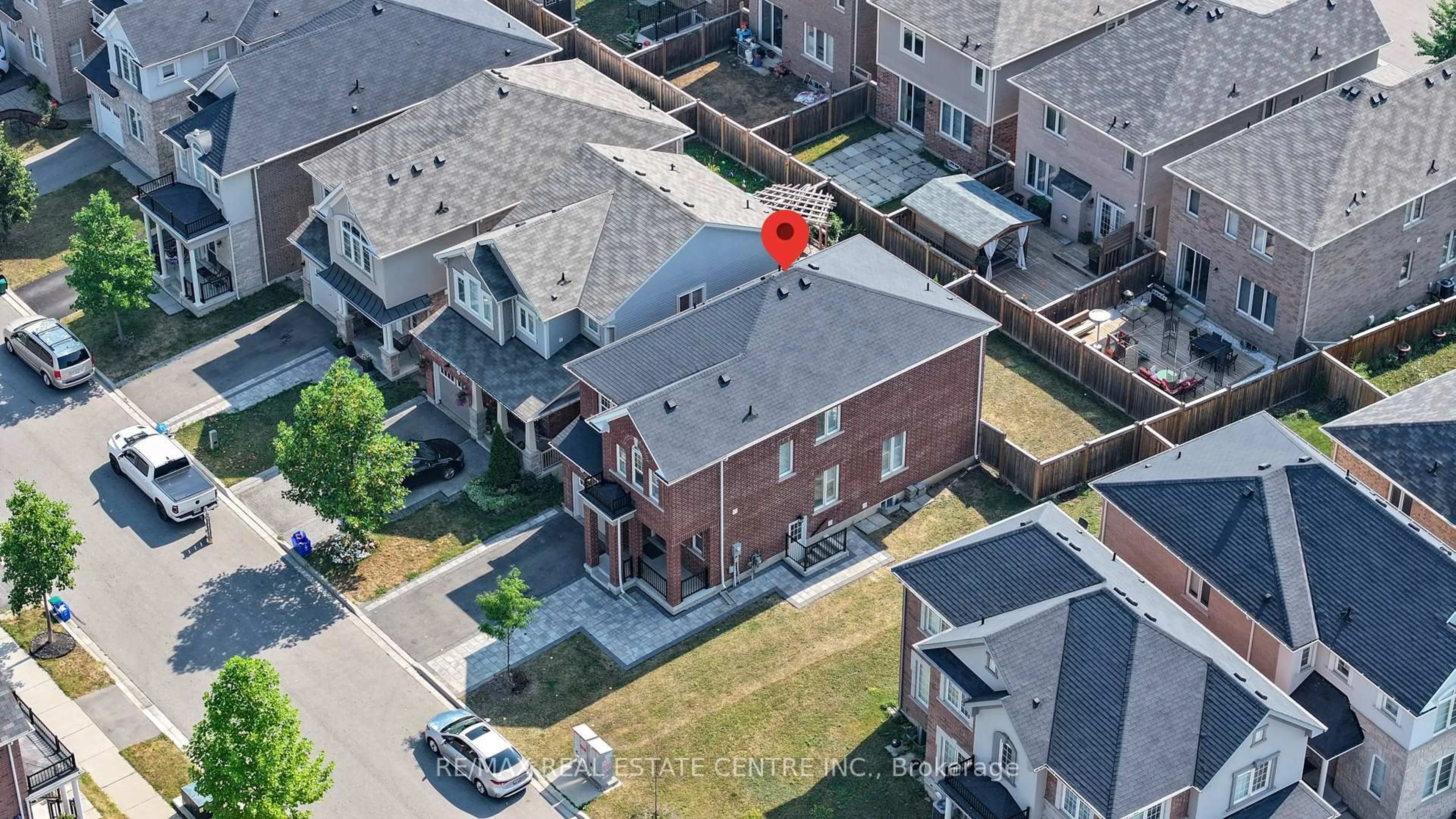 A pic from outside/outdoor area/front of a property/back of a property/a pic from drone, street for 326 English Mill Crt, Milton Ontario L9E 0A7