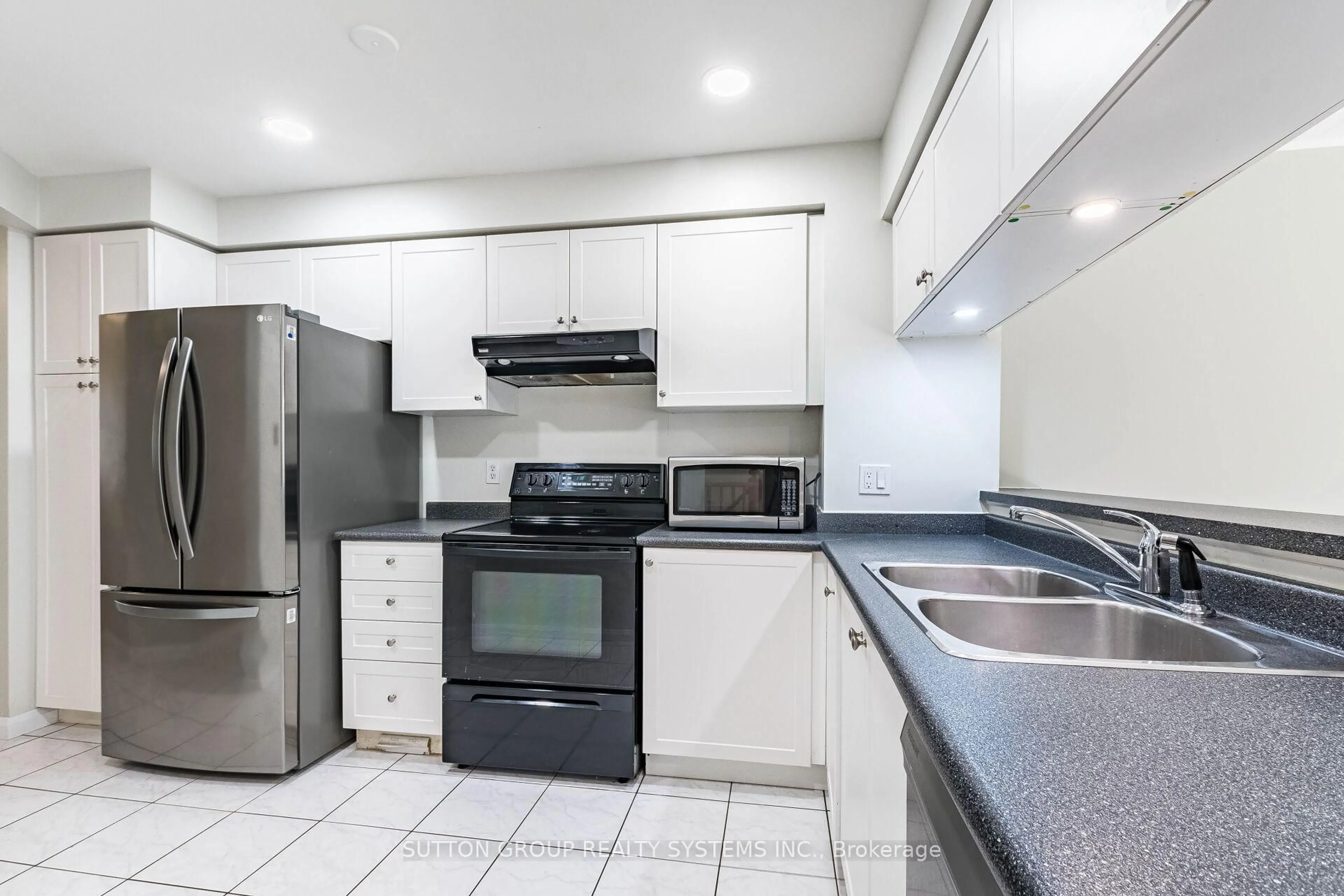 Standard kitchen, ceramic/tile floor for 2080 Leanne Blvd #59, Mississauga Ontario L5K 2S6
