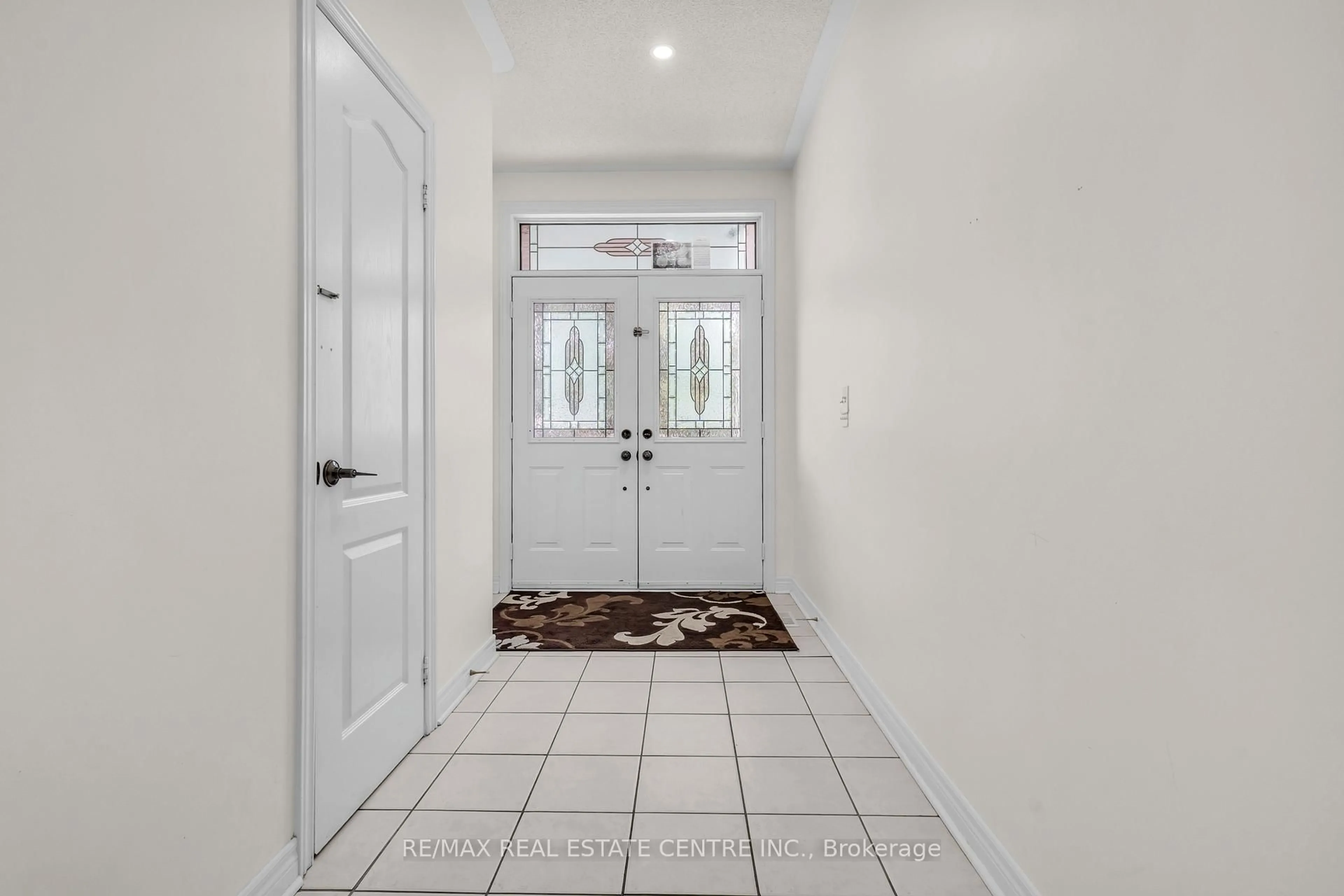 Indoor entryway for 30 El Camino Way, Brampton Ontario L7A 3C4