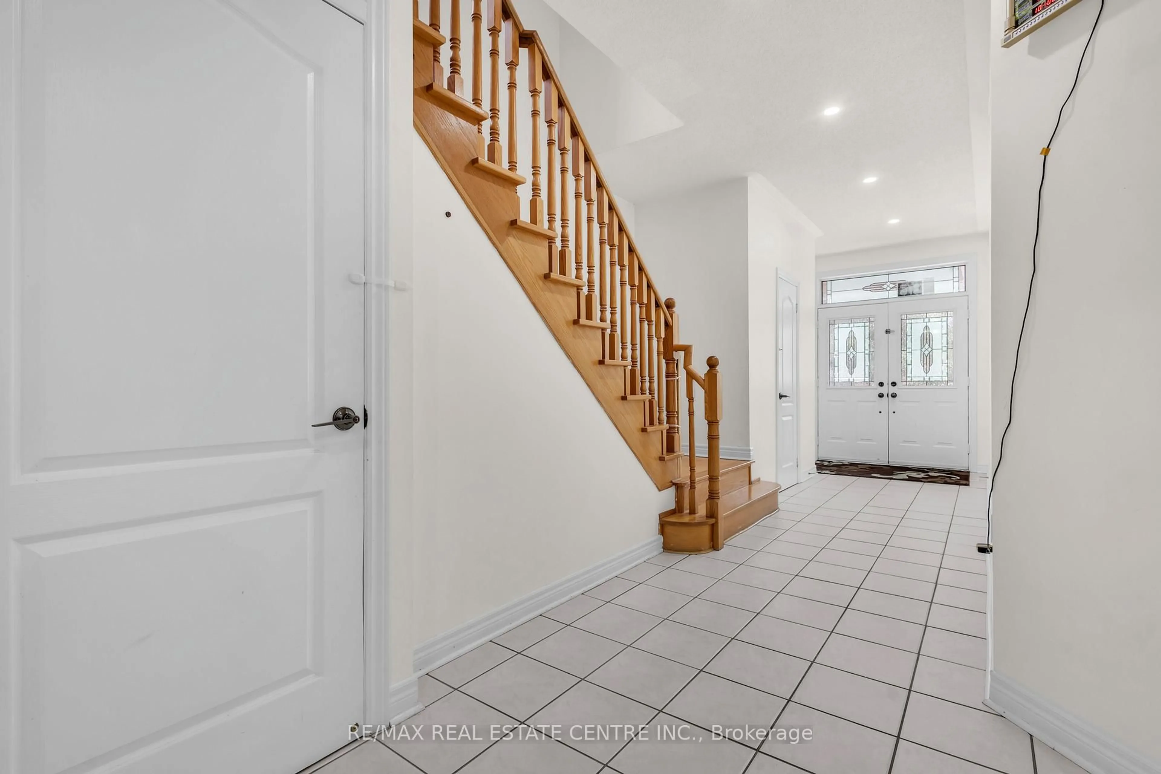 Indoor entryway for 30 El Camino Way, Brampton Ontario L7A 3C4